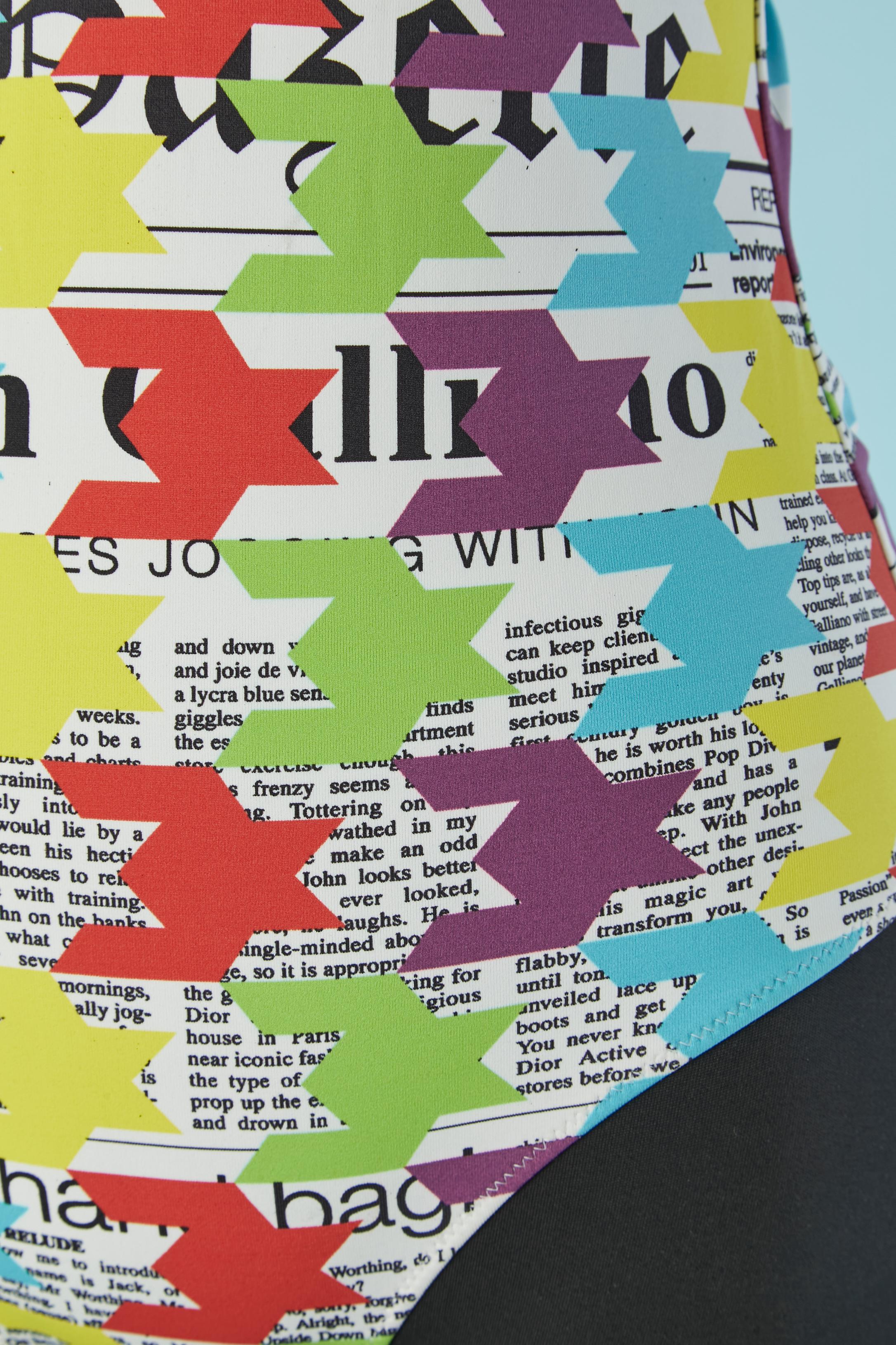 Bedruckter rückenfreier Badeanzug mit blauer Rüsche GALLIANO (Schwarz) im Angebot