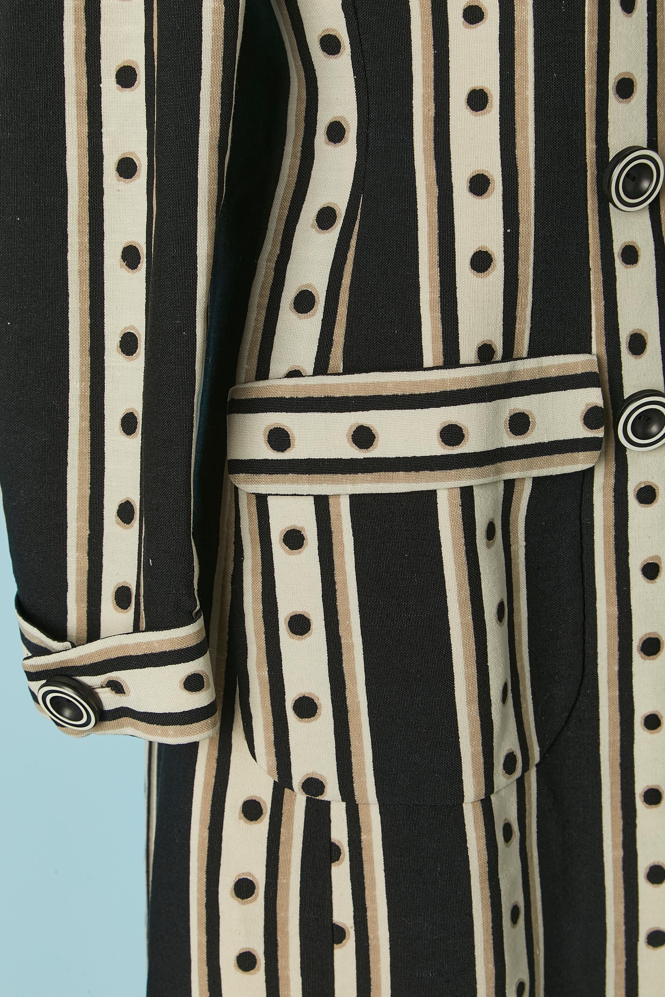 Bedruckter schwarz-weißer doppelreihiger Leinenmantel  Emanuel UNGARO Parallèle im Zustand „Hervorragend“ im Angebot in Saint-Ouen-Sur-Seine, FR