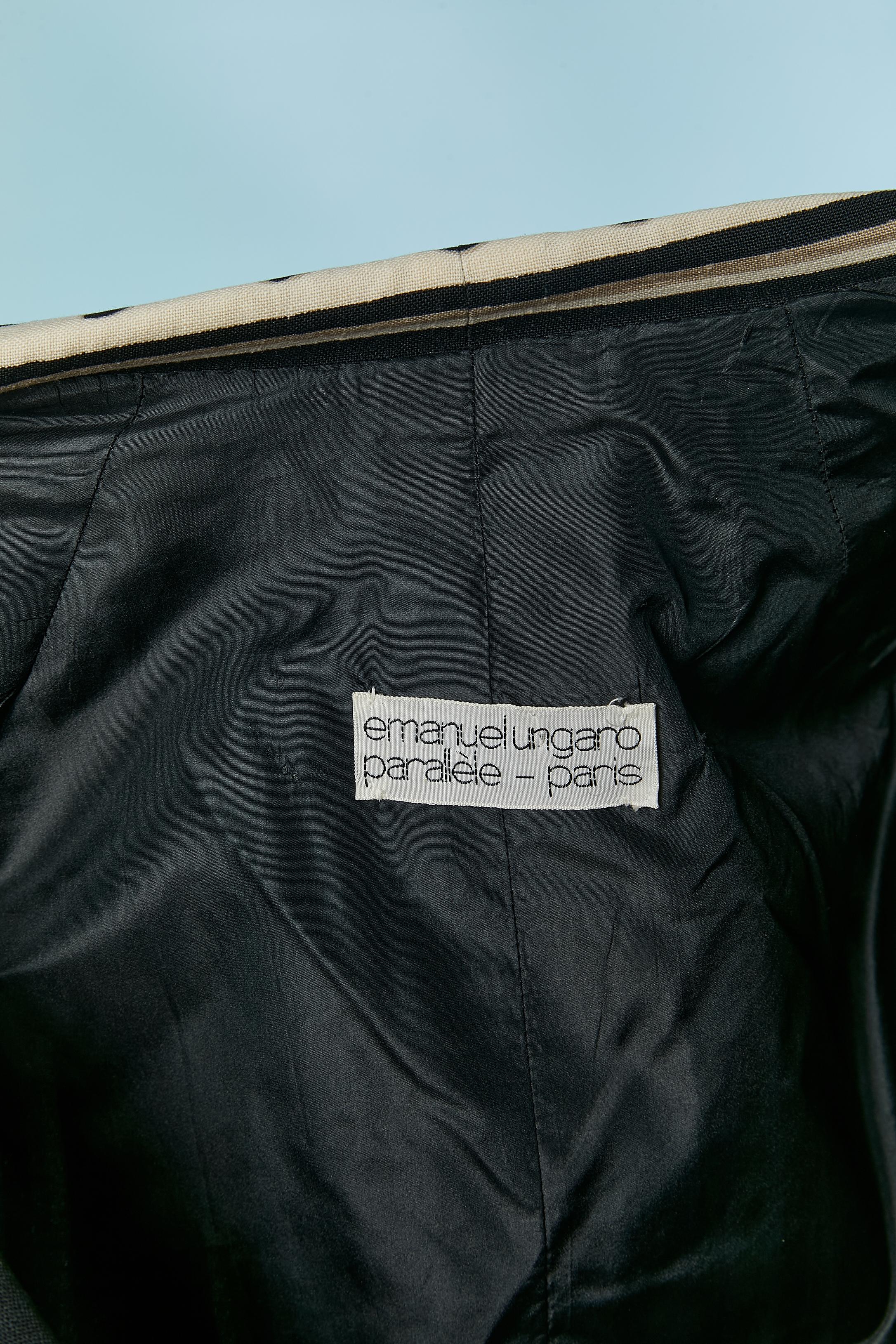 Bedruckter schwarz-weißer doppelreihiger Leinenmantel  Emanuel UNGARO Parallèle im Angebot 2