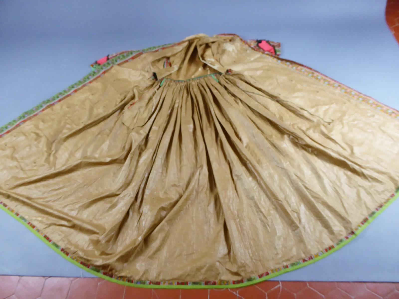 Bedrucktes Crinoline-Kleid mit challisfarbenem Paisleymuster, um 1860 im Zustand „Gut“ im Angebot in Toulon, FR