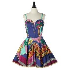 Abito da cocktail stampato con profili e volant dorati Versace Jeans Couture