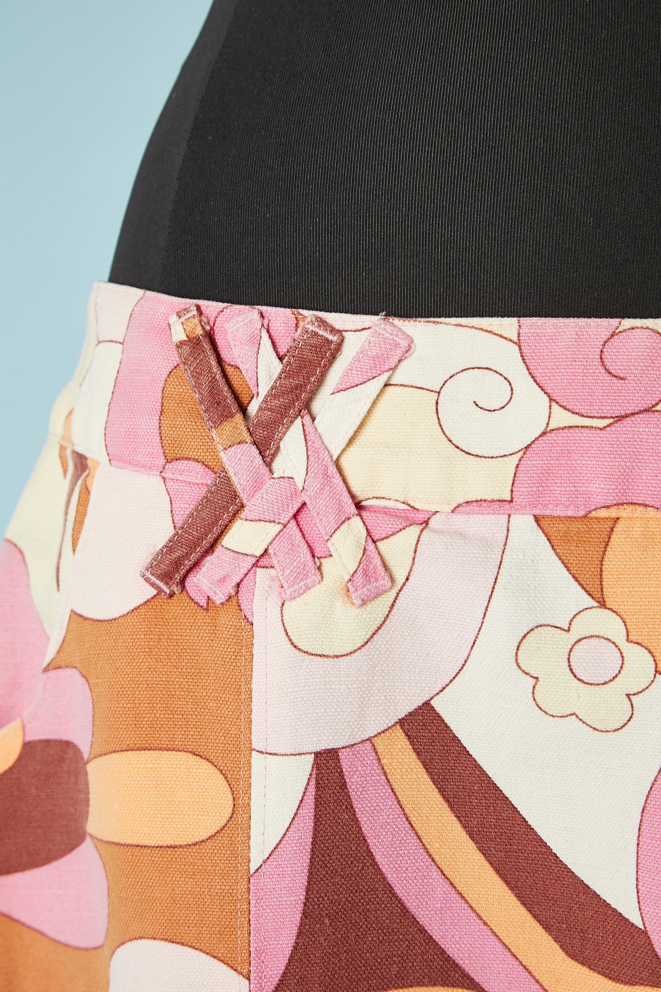Printed cotton and linen mini-skirt with split. Zip on the left side. 
SIZE 42 (It) 38 (Fr) 