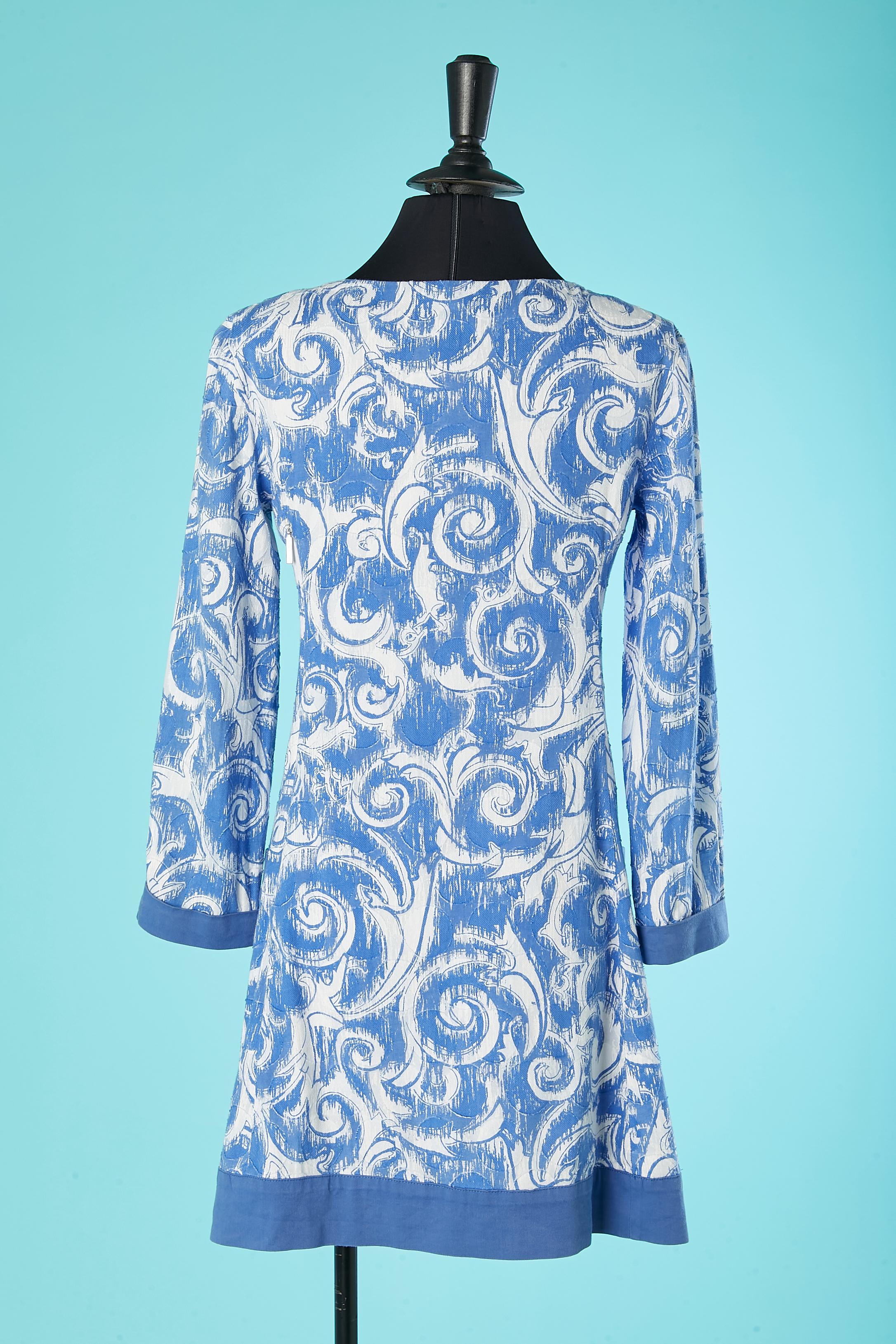 Robe en coton imprimé avec fermeture à crochet et œil sur le devant Versace Jeans  Pour femmes en vente