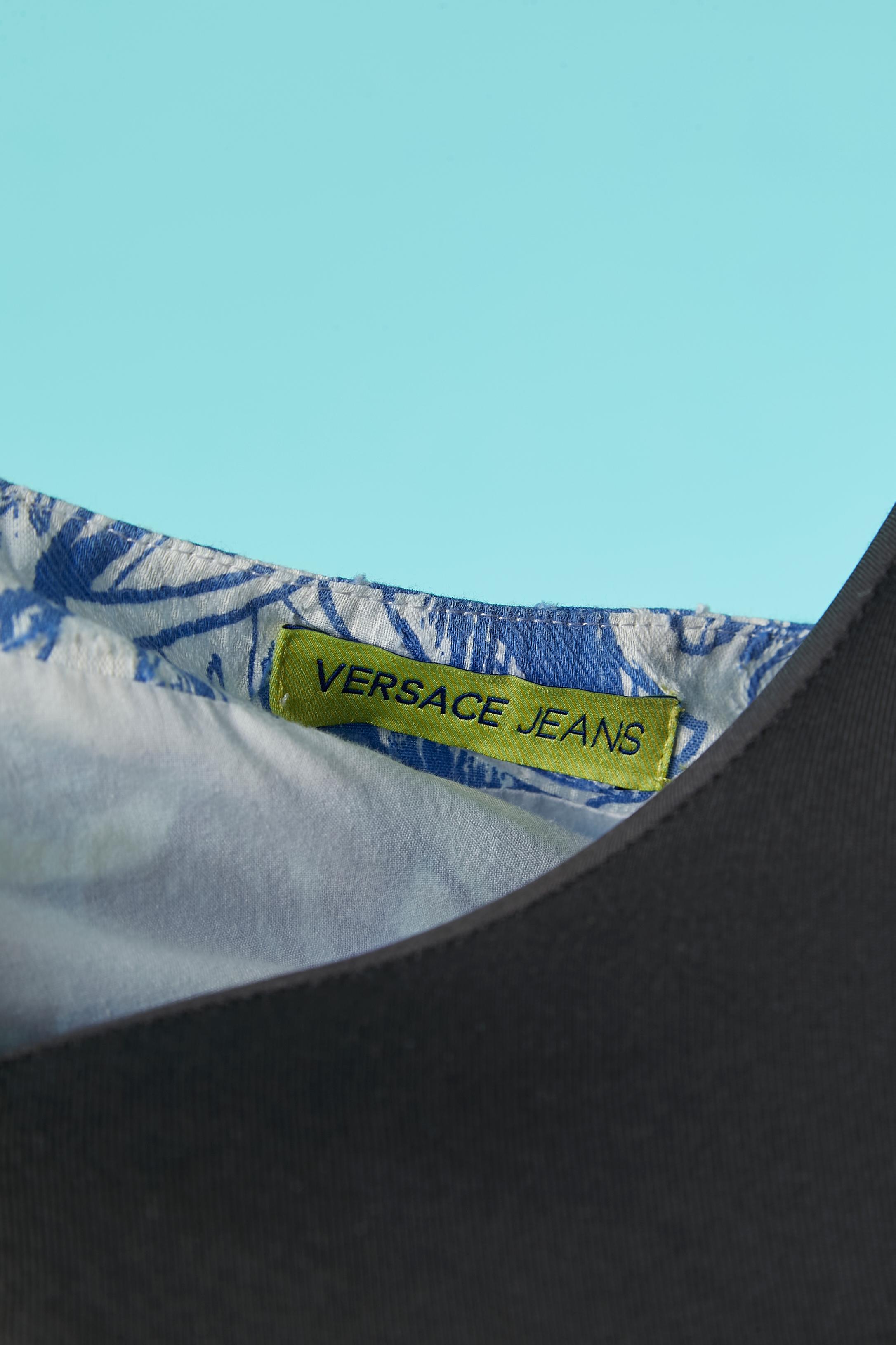 Robe en coton imprimé avec fermeture à crochet et œil sur le devant Versace Jeans  en vente 2