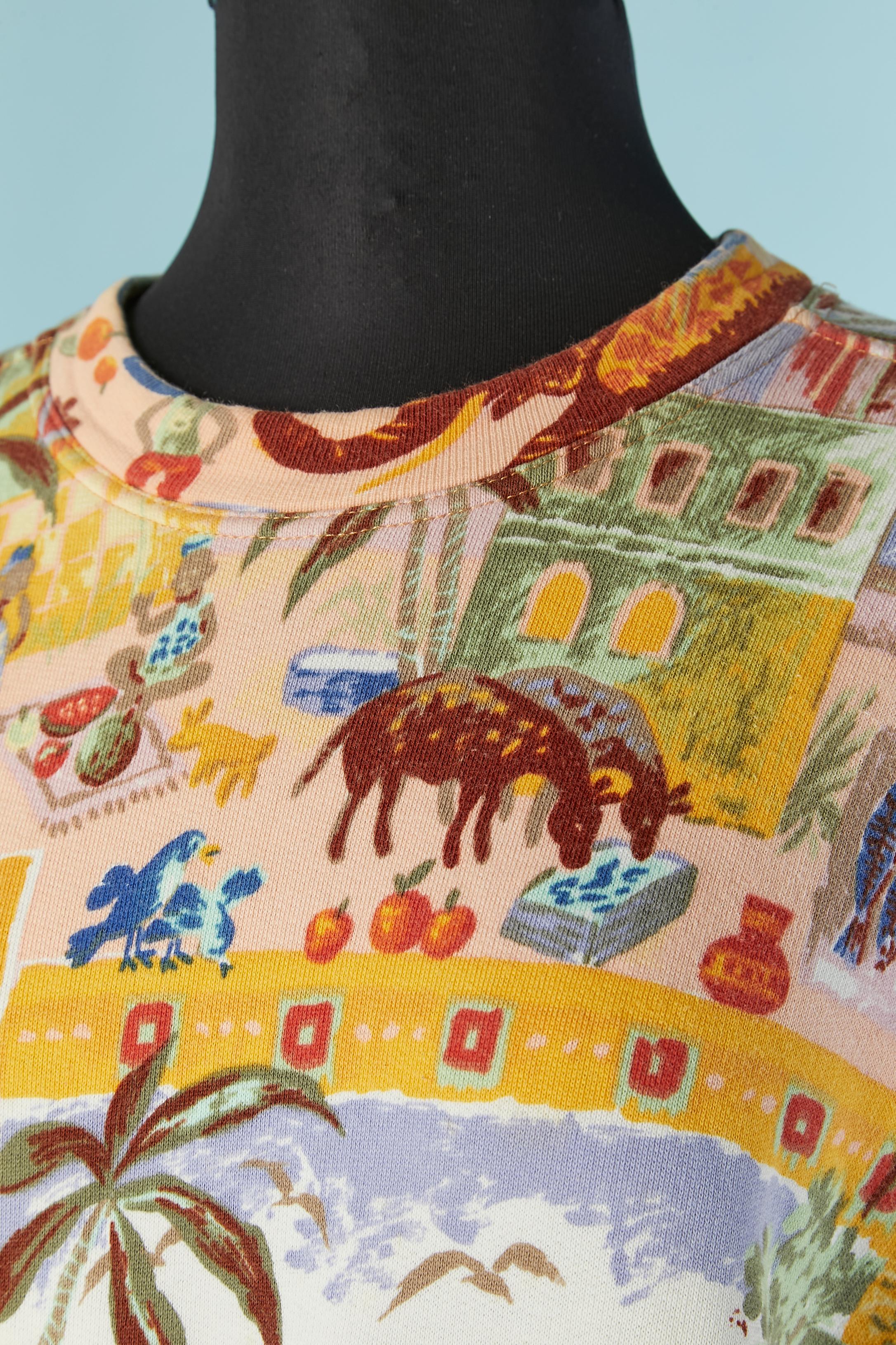 Printed cotton sweat shirt . 
SIZE on tag : S but fit more likely M/L 