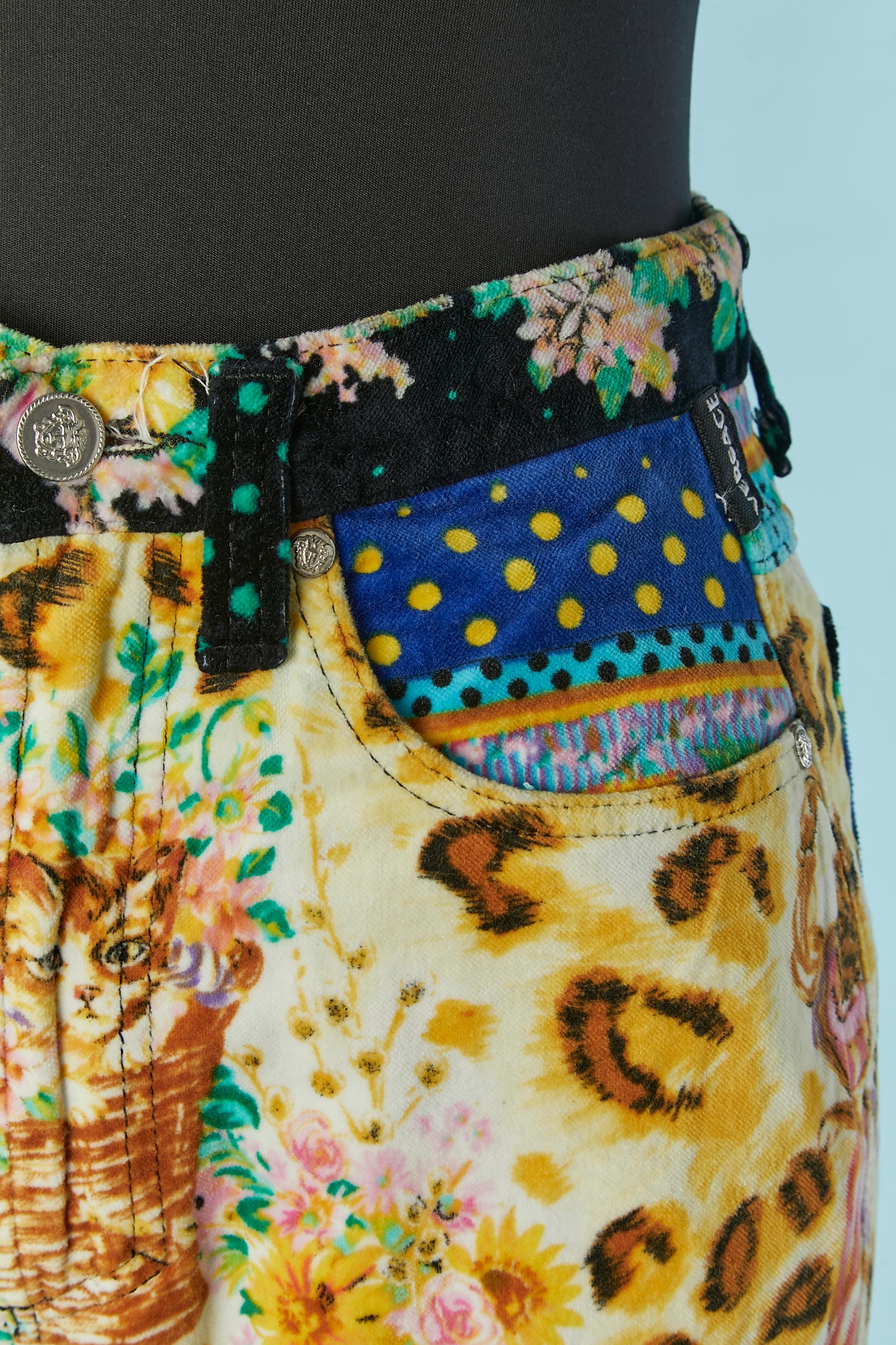 Beige Jean en velours de coton imprimé VERSACE Jeans Couture en vente