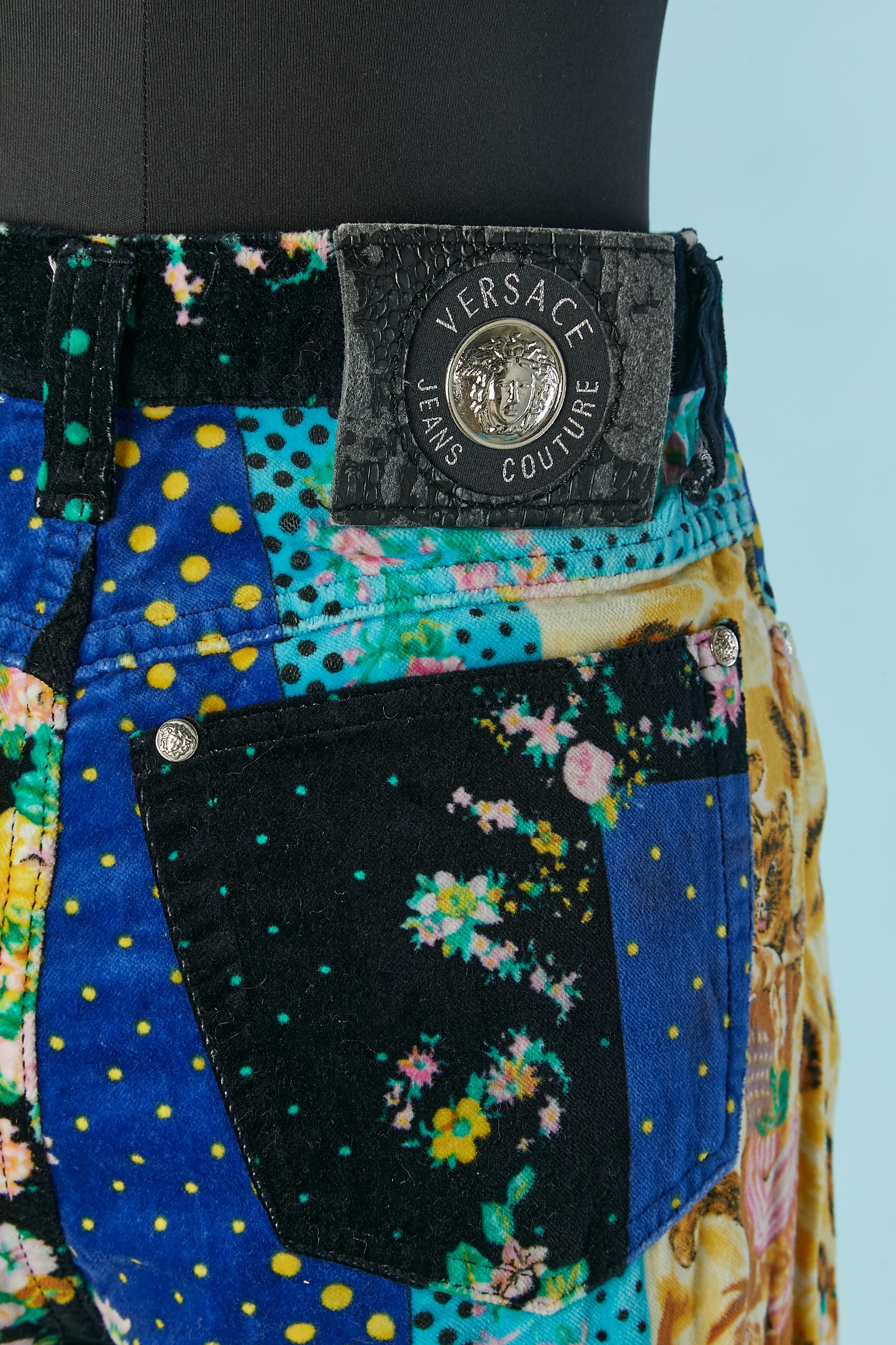 Jean en velours de coton imprimé VERSACE Jeans Couture en vente 3