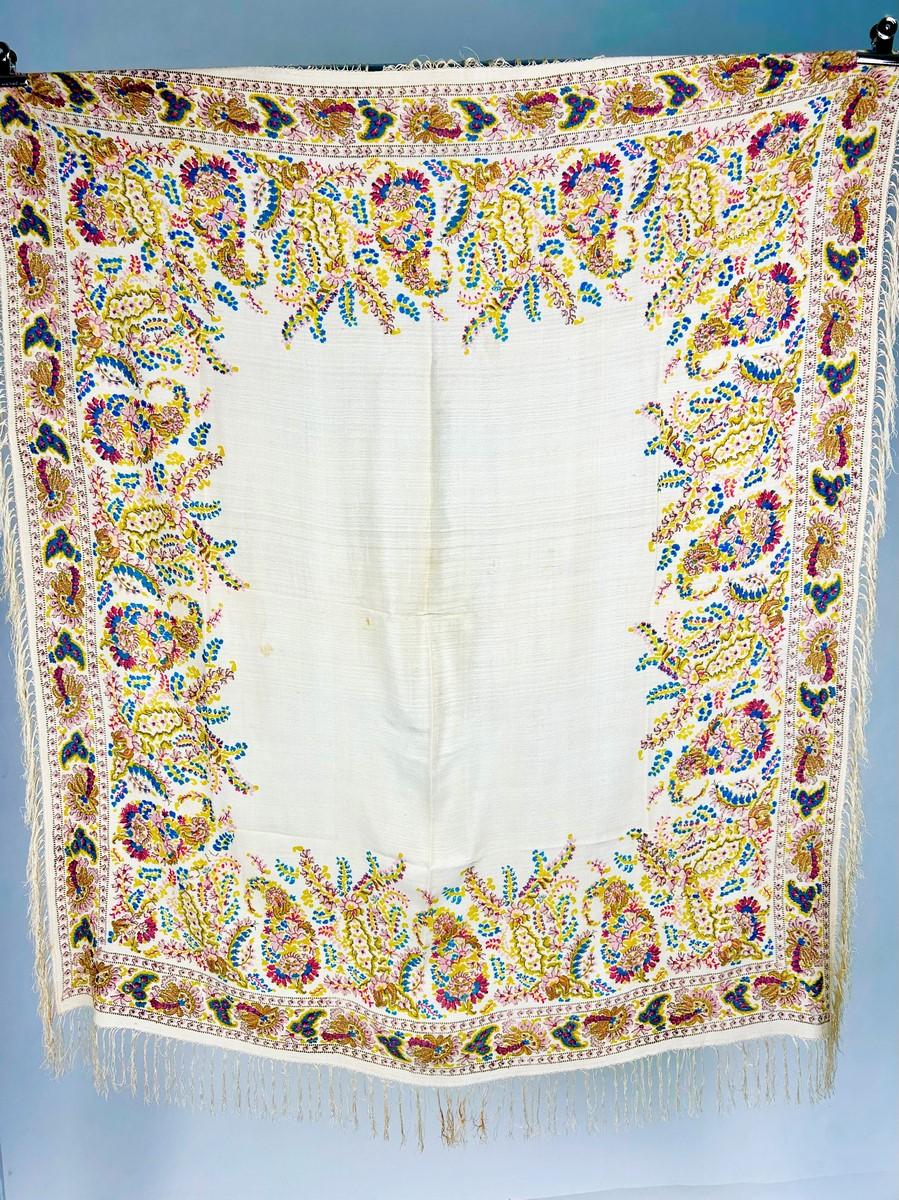 Printed crepe Silk shawl with Paisley design - France or England Circa 1880-1900 For Sale 5