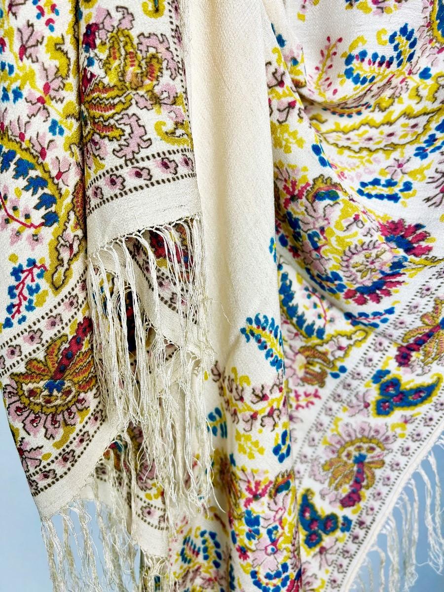 Printed crepe Silk shawl with Paisley design - France or England Circa 1880-1900 For Sale 7