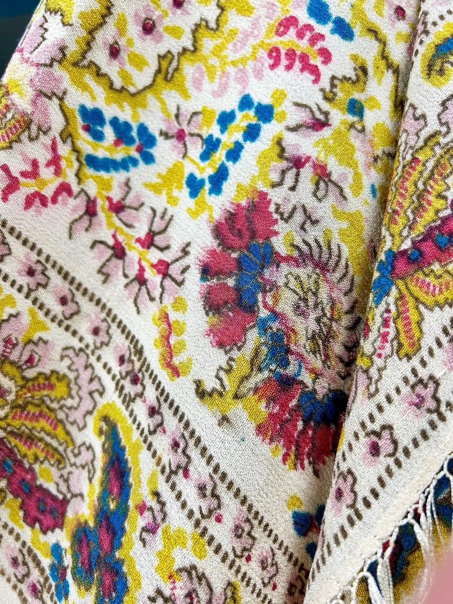 Printed crepe Silk shawl with Paisley design - France or England Circa 1880-1900 For Sale 2