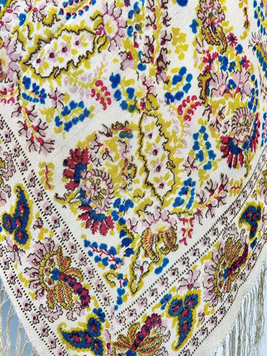 Printed crepe Silk shawl with Paisley design - France or England Circa 1880-1900 For Sale 3