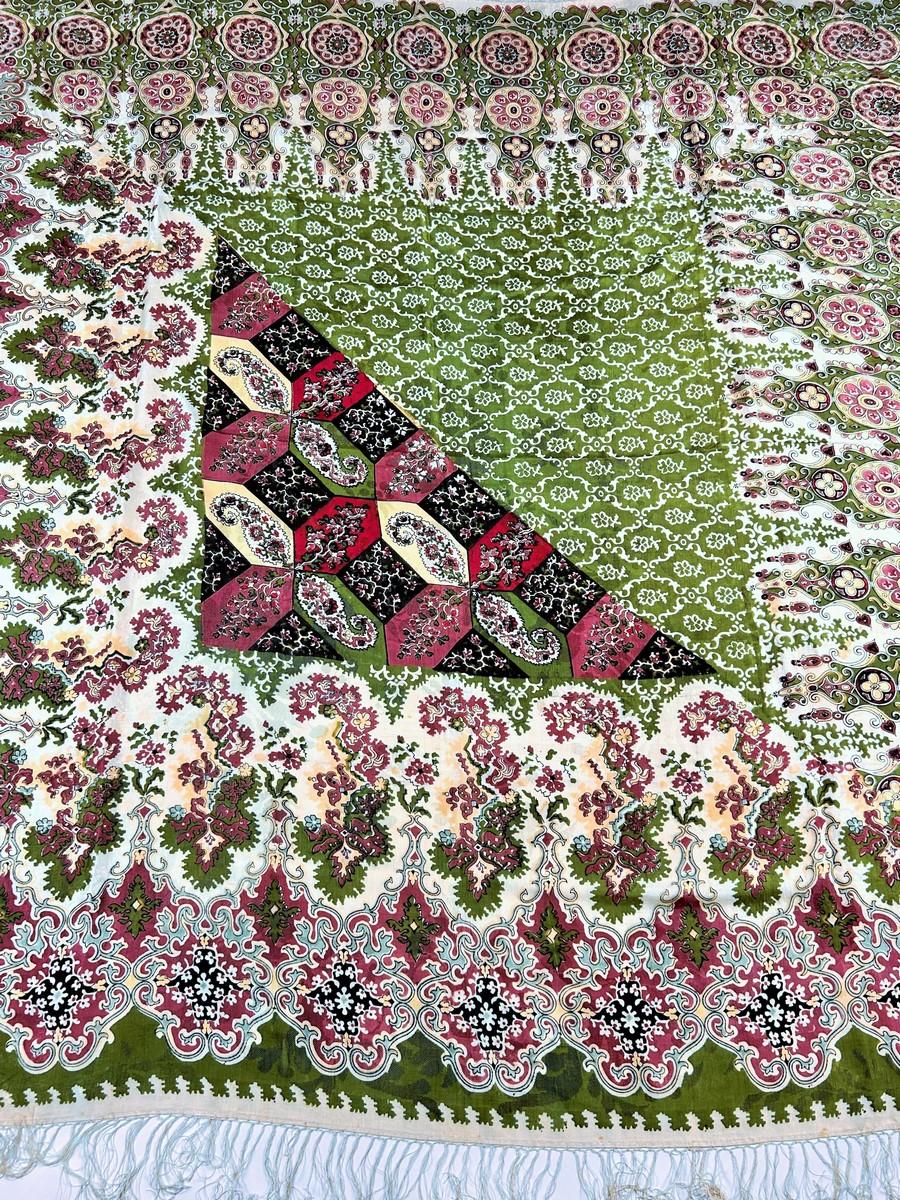 Printed damask silk Victorian shawl - France Circa 1880 5