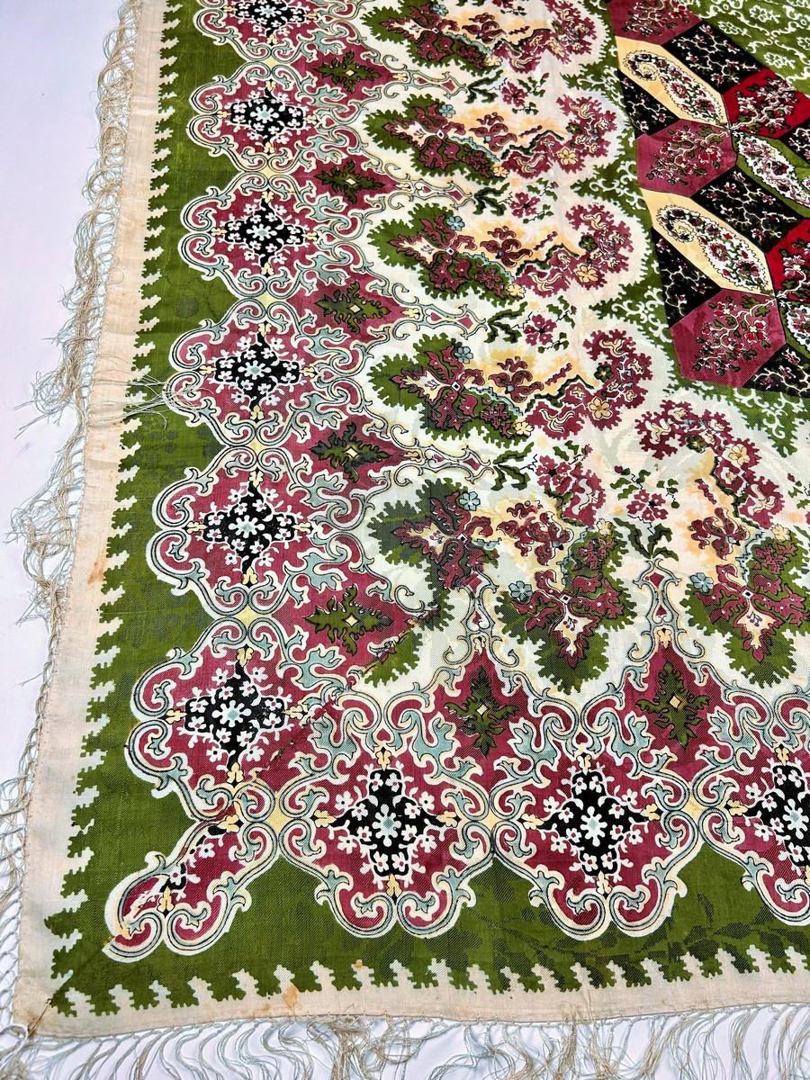 Printed damask silk Victorian shawl - France Circa 1880 In Good Condition In Toulon, FR