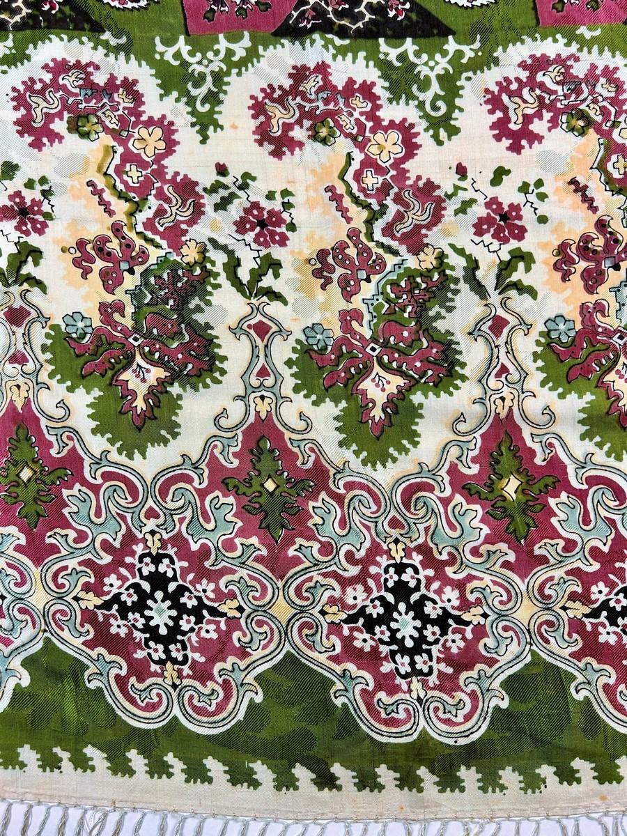 Women's or Men's Printed damask silk Victorian shawl - France Circa 1880