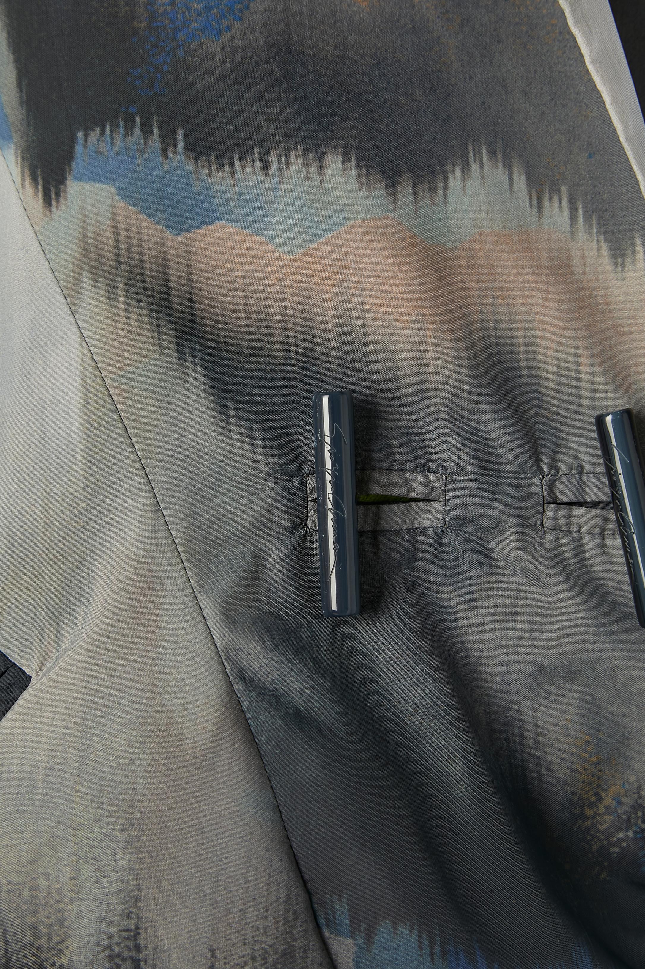 Bedruckte doppelreihige Jacke Giorgio Armani, NEU mit Etikett  (Grau) im Angebot