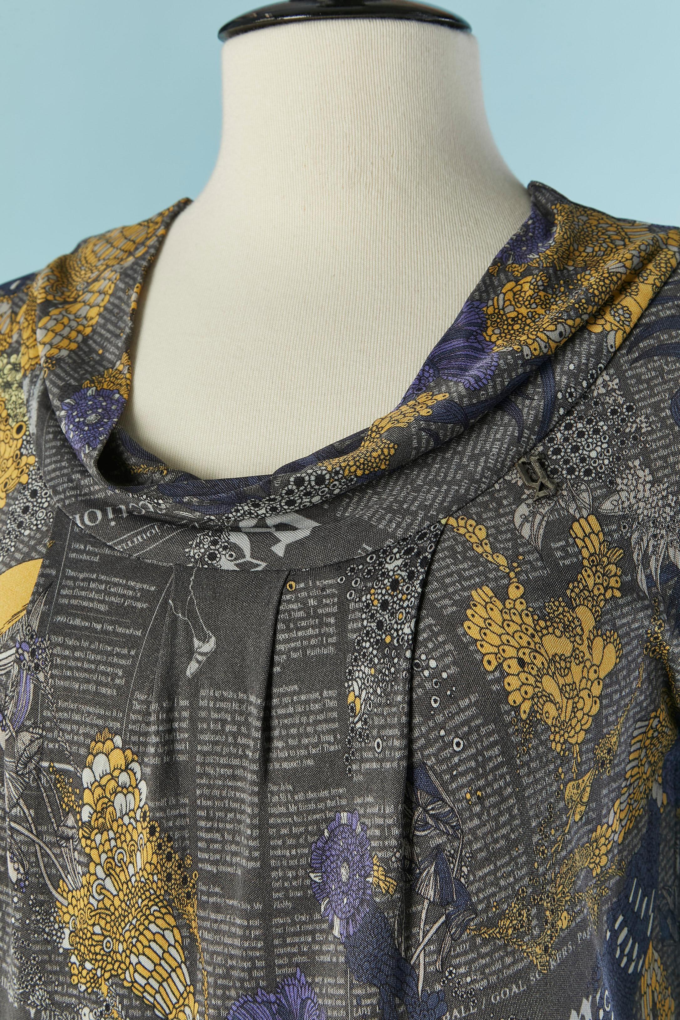 Printed jersey dress. No fabric composition tag but probably rayon. 
Authenticity hologram.
SIZE 42 (It) 38 (Fr) M 