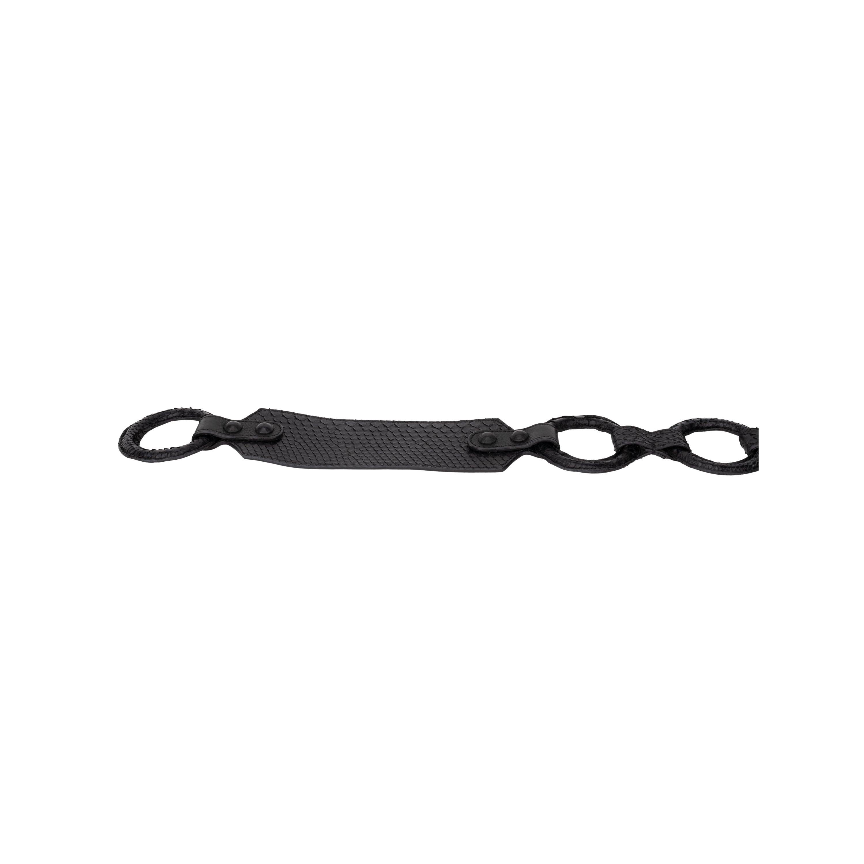Cintura in pelle stampata nera di Collection'S con occhielli rivestiti in pelle. Lunghezza: 105;
 Lunghezza minima: 97;
 Larghezza: 7;