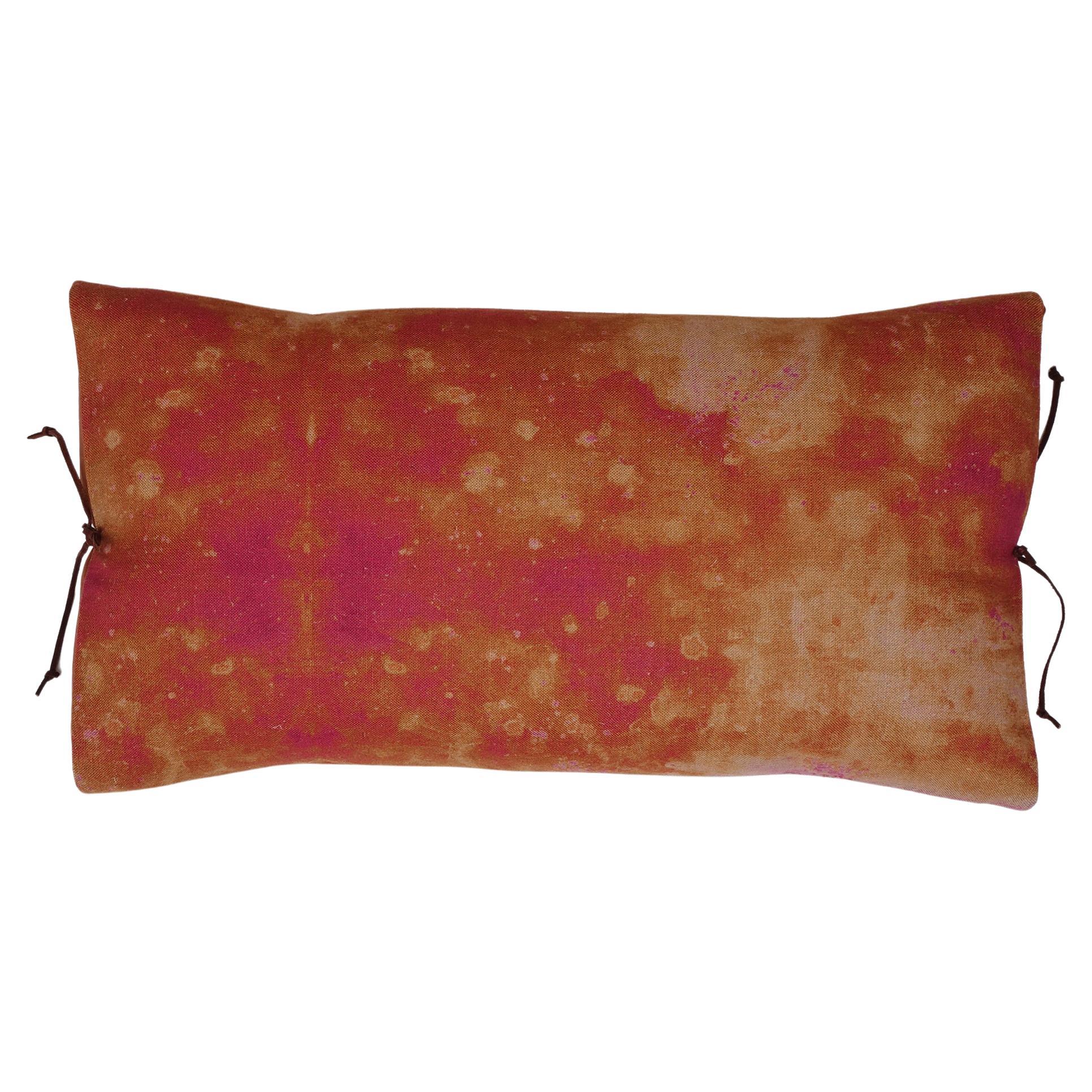 Coussin en lin imprimé ambré nuageux 12x22 en vente