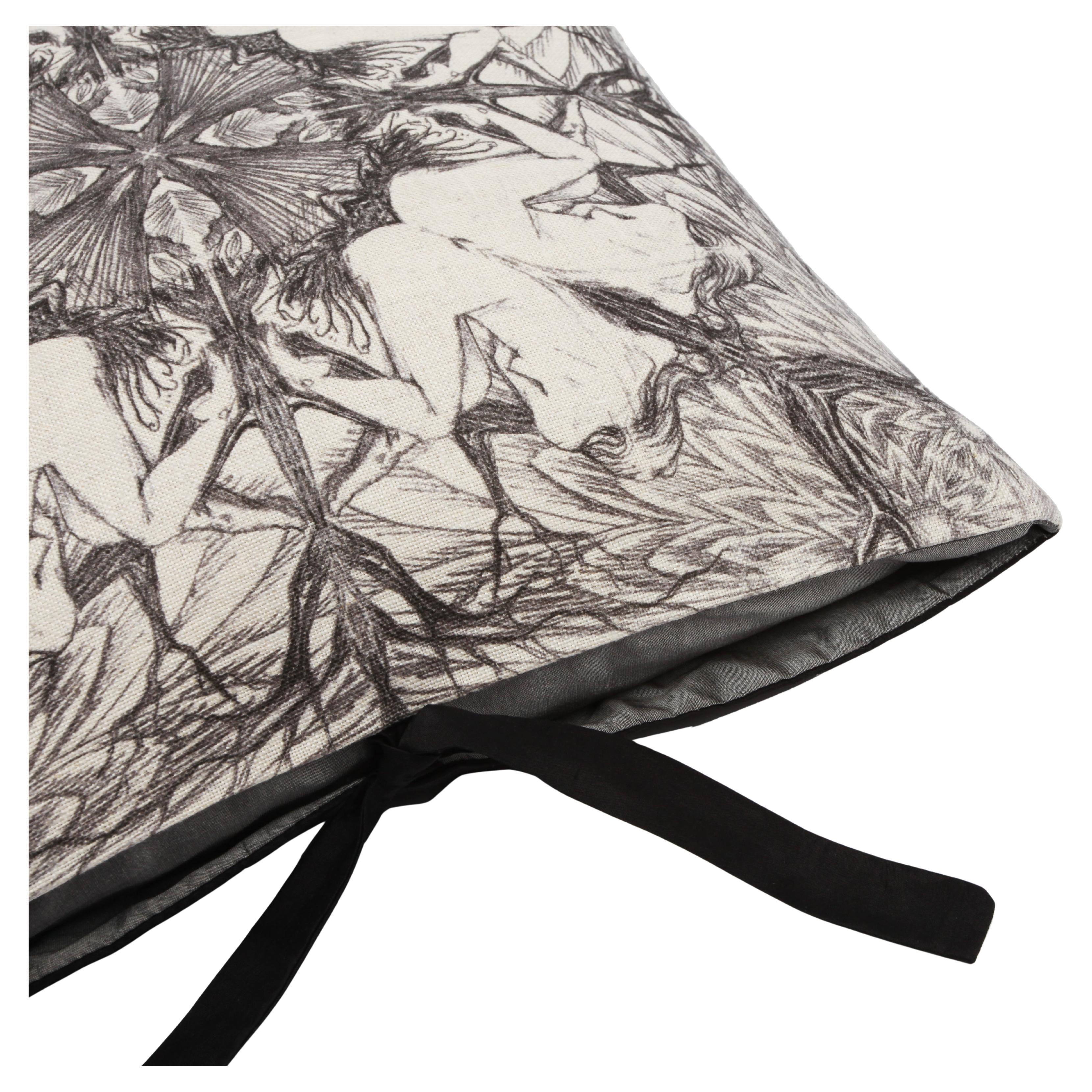 Un lujoso cojín decorativo hecho a mano de lino belga estampado, ideal para añadir comodidad y un estilo desenfadado y relajado a un salón, dormitorio o sala de estar contemporáneos. El lino belga es un tejido de alta calidad, duradero y fabricado