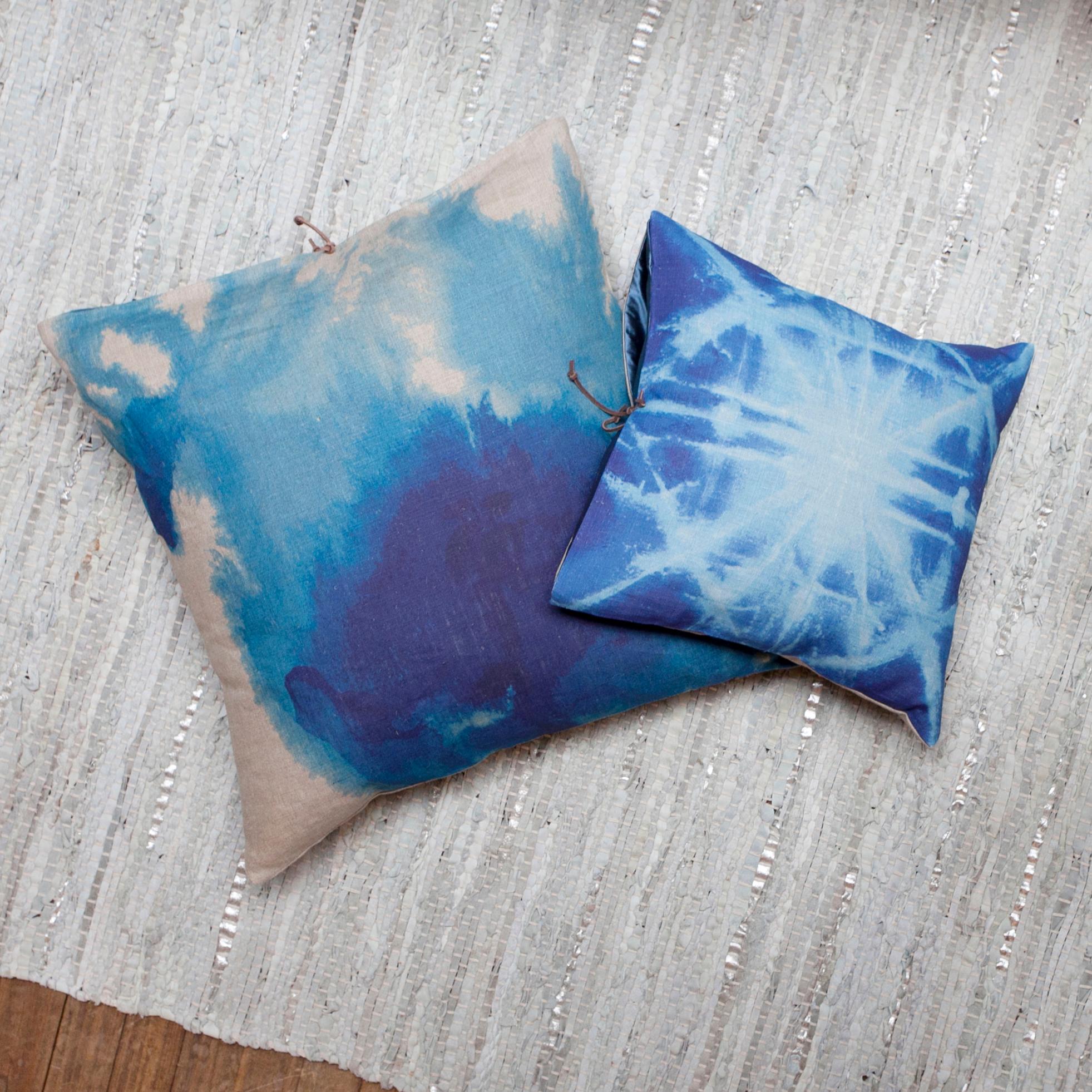 Printed Linen Throw Pillow Starburst Blue In New Condition For Sale In Brooklyn, NY