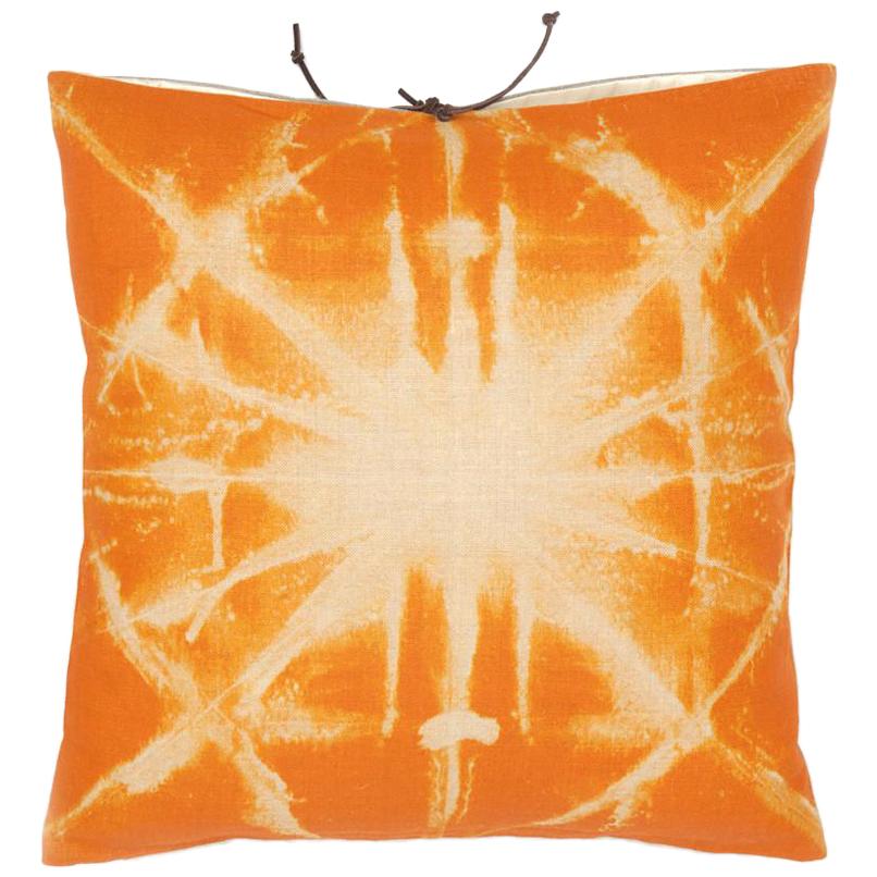 Coussin en lin imprimé orange étoilé en vente