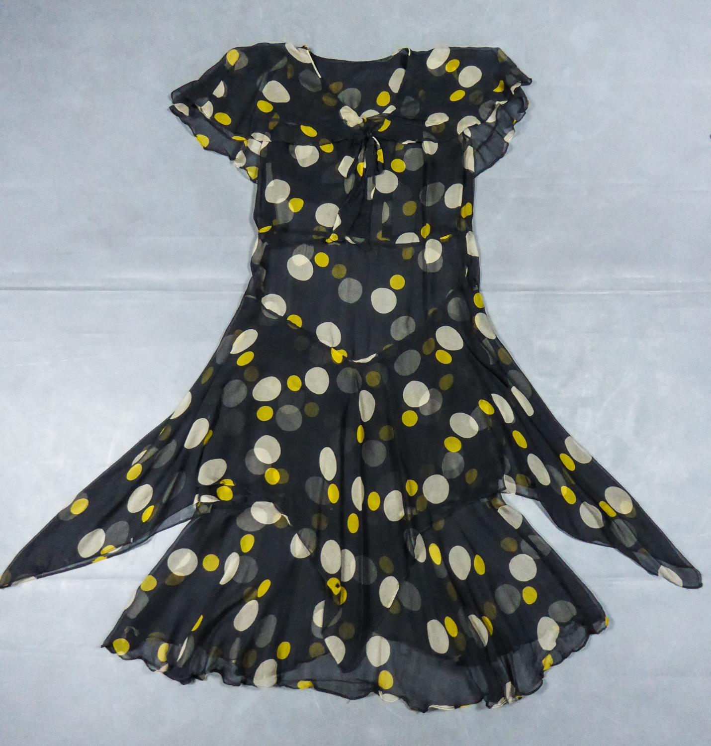 Bedrucktes Muslin-Chiffon-Kleid aus Chiffon - Frankreich um 1930 (Schwarz) im Angebot