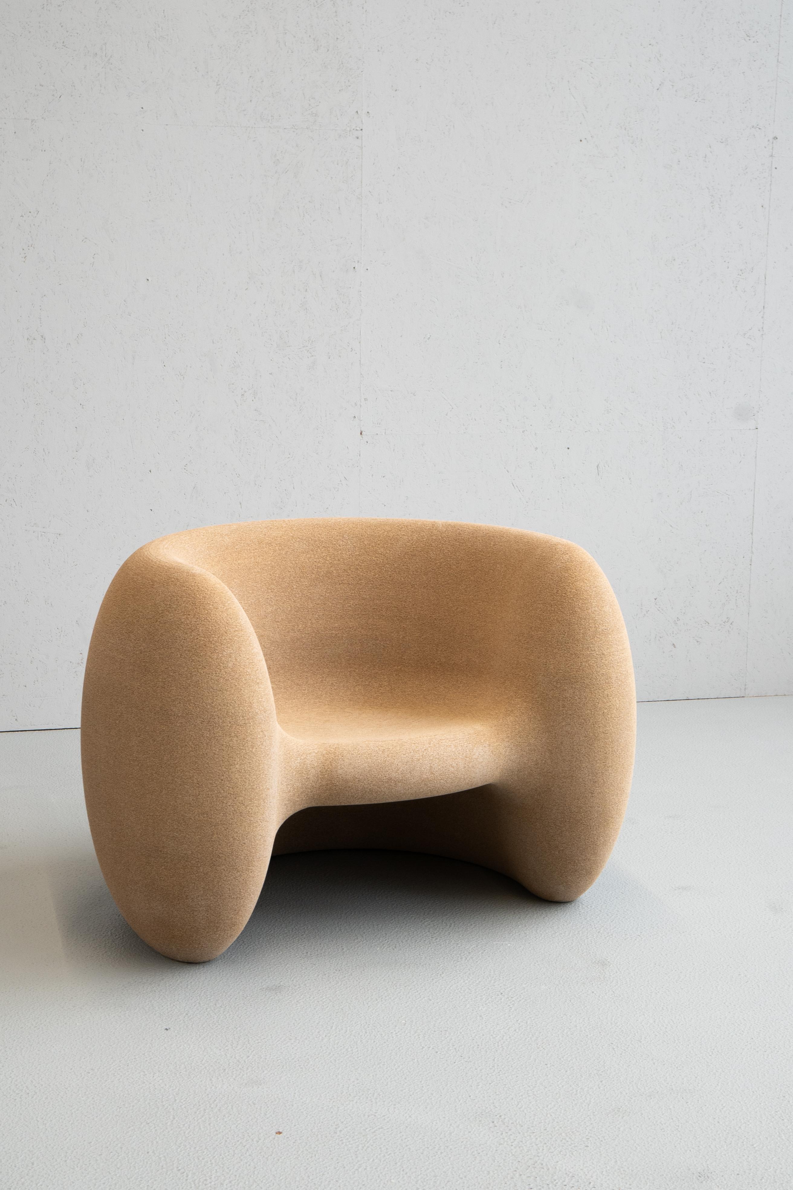 Chaise en bois Econit Printed Nature par Harry Thaler
Dimensions : D 90 x L 115 x H 77 cm.
MATERIAL : Bois d'écorce.

