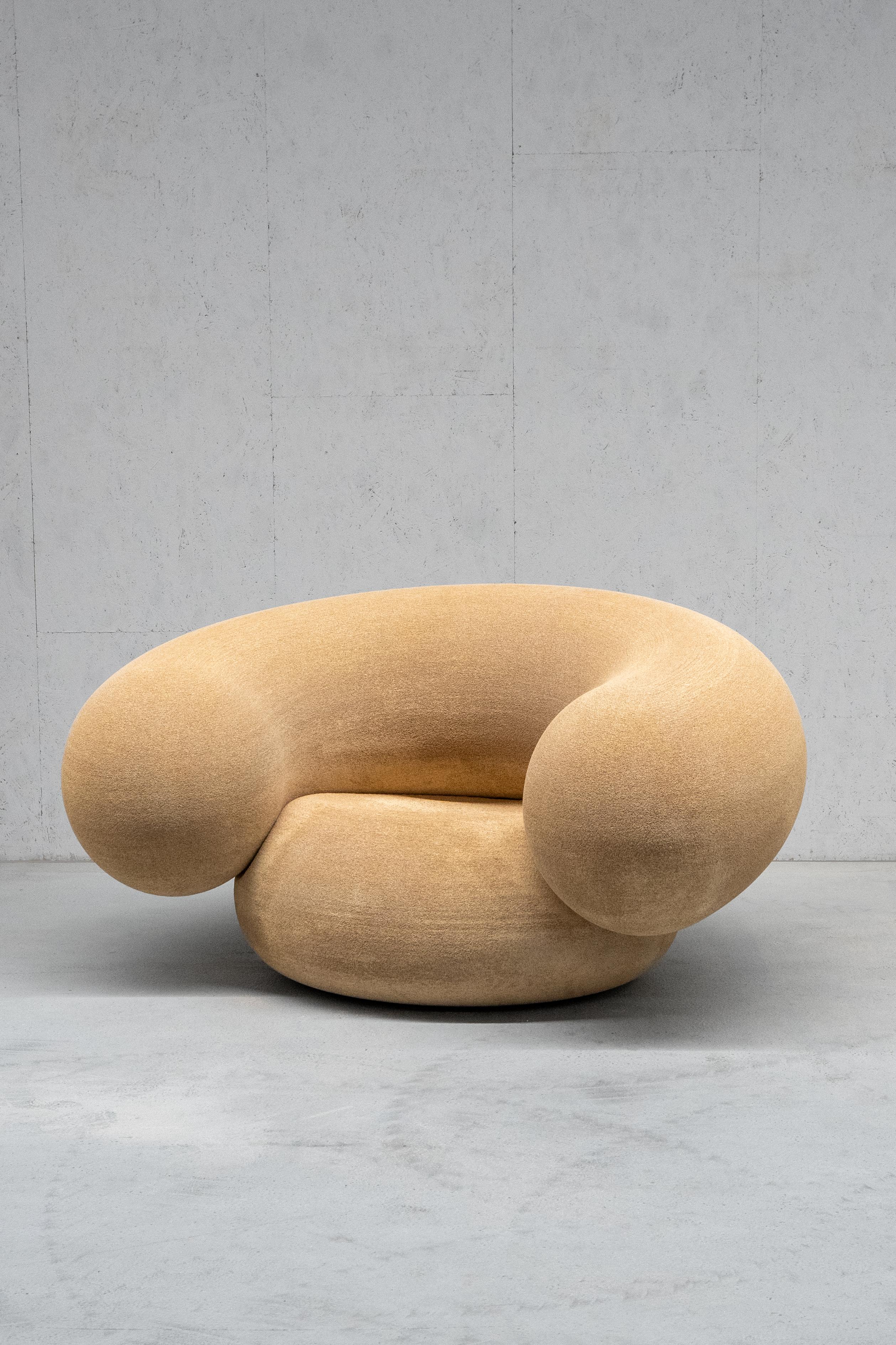 Imprimé Nature Econit Wood Seater by Harry Thaler
Dimensions : D 100 x L 155 x H 80 cm.
MATERIAL : Bois d'écorce.

