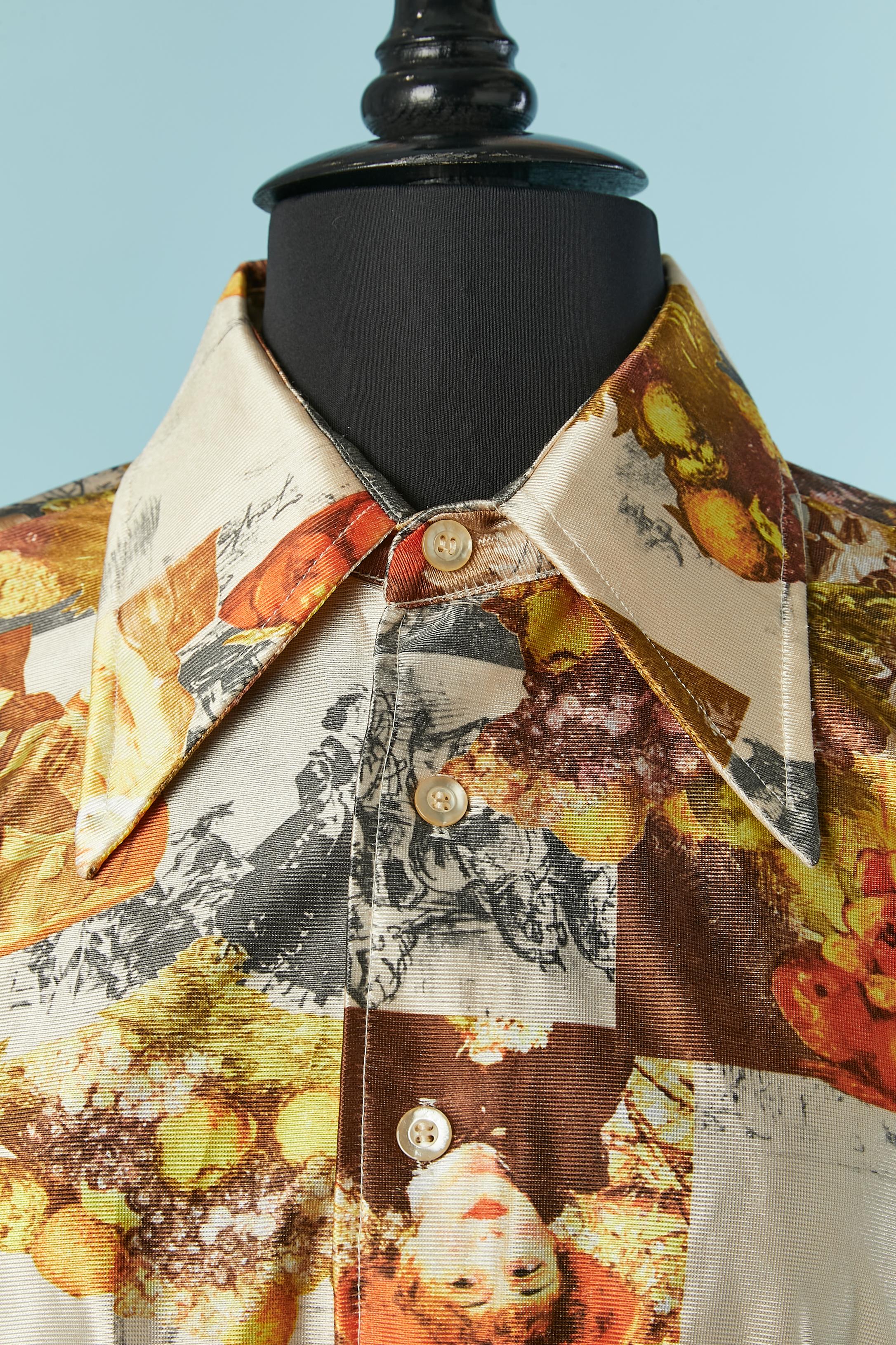 Printed nylon shirt . Button and buttonhole closure on the middle front. 
SIZE M 