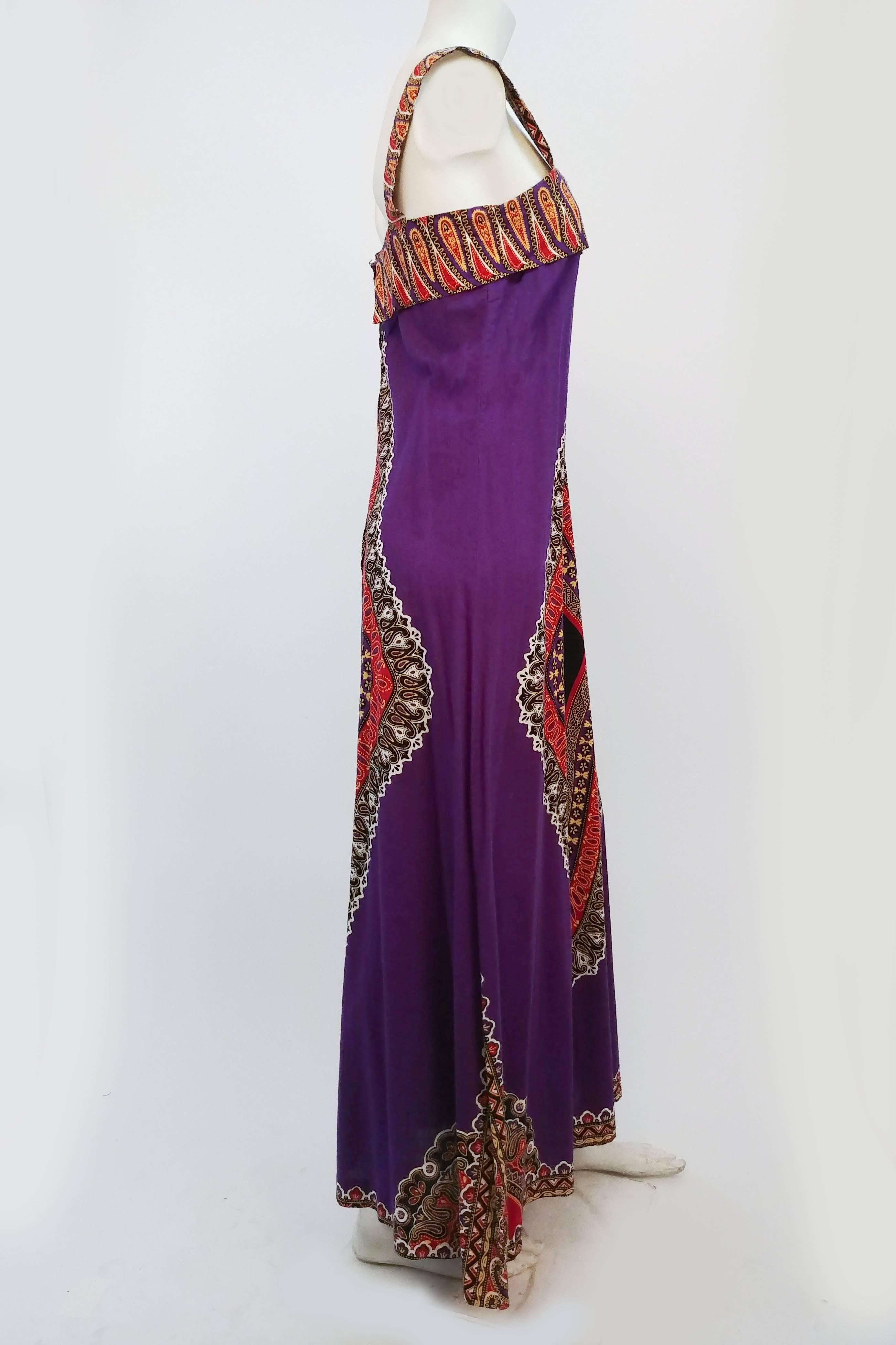 Printed Purple Hippie Maxi Cotton Dress, 1960s. Printed boho cotton dress, wide straps, slightly flared A-line silhouette. Zips up back with metal zipper.  