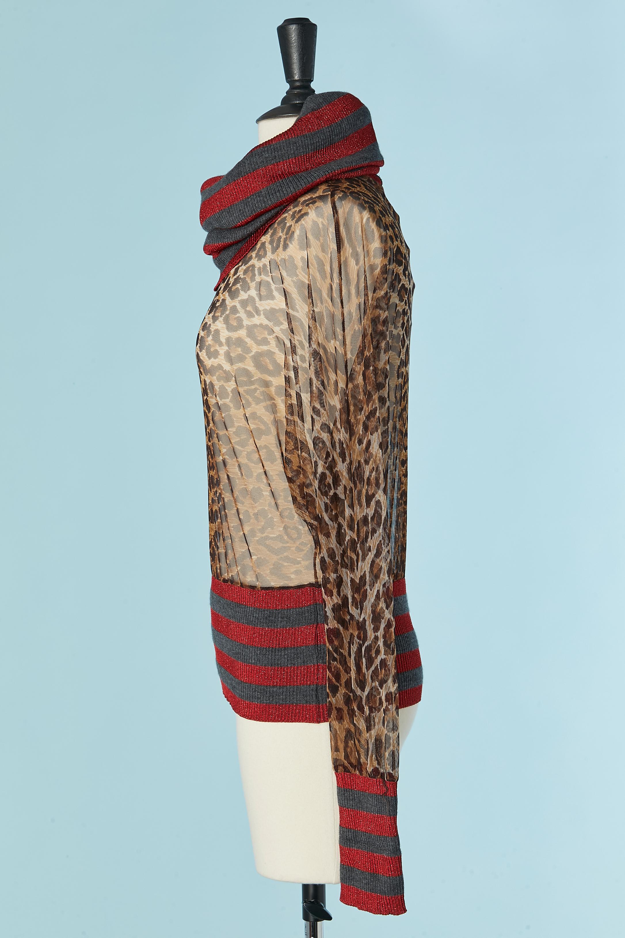 Donna Top a collo alto in tulle e lurex stampato D&G by Dolce & Gabbana in vendita