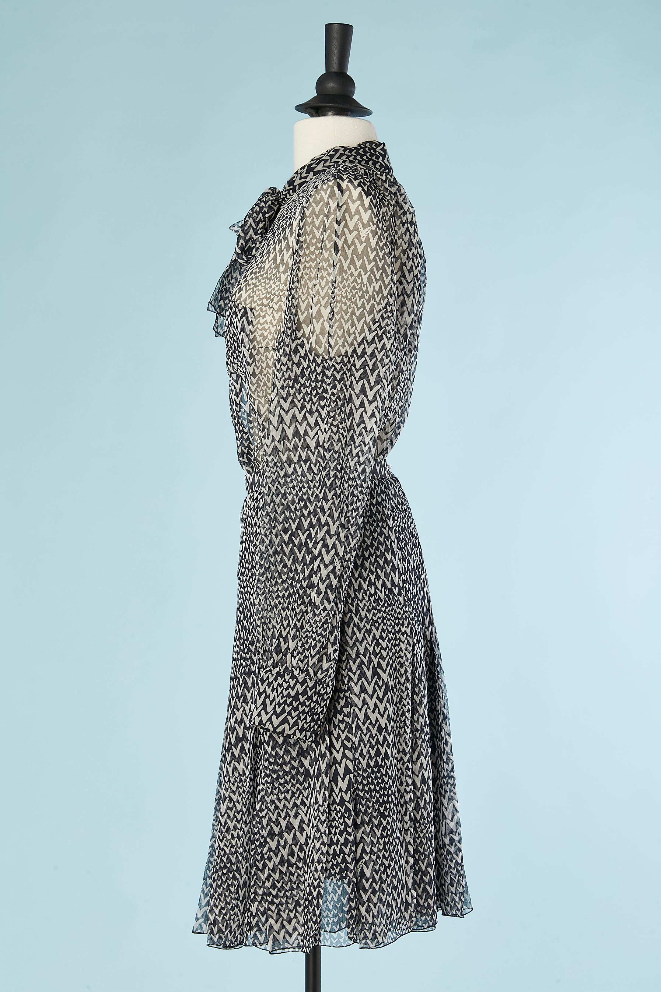 Ensemble chemise et jupe plissée imprimée en mousseline de soie Louis Vuitton  Excellent état - En vente à Saint-Ouen-Sur-Seine, FR