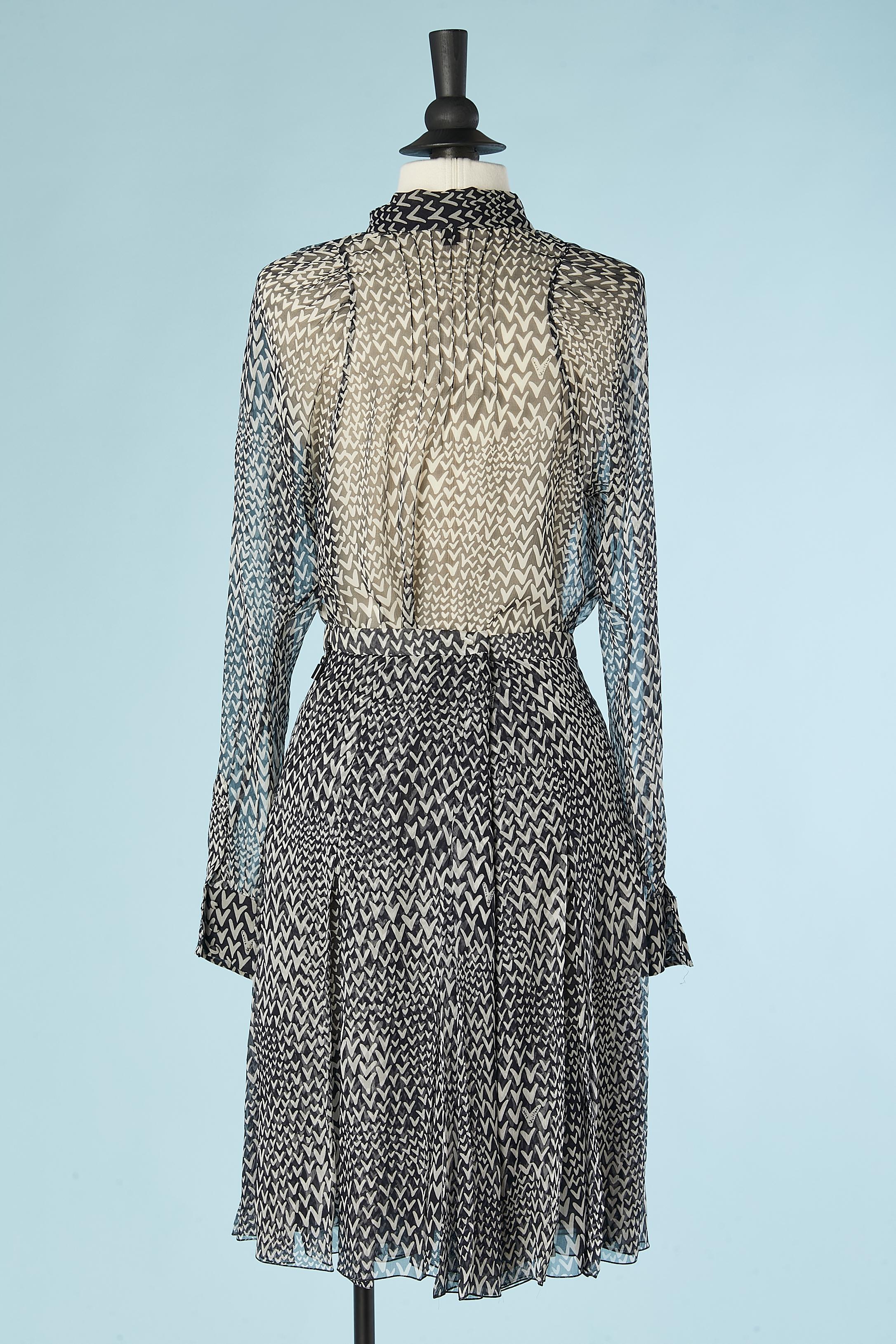 Ensemble chemise et jupe plissée imprimée en mousseline de soie Louis Vuitton  Pour femmes en vente