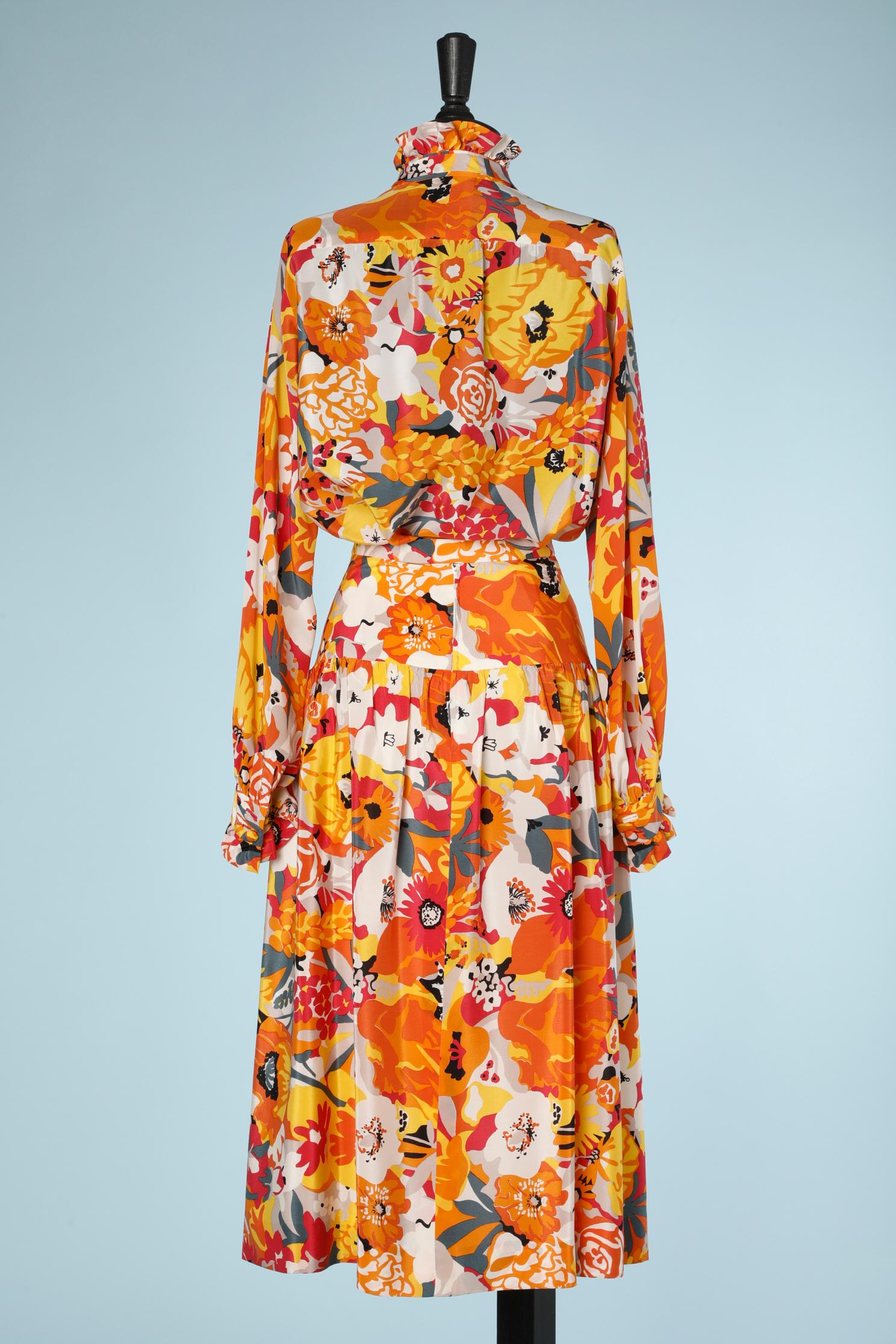 Printed silk shirt and skirt ensemble Circa 1970 For Sale 1