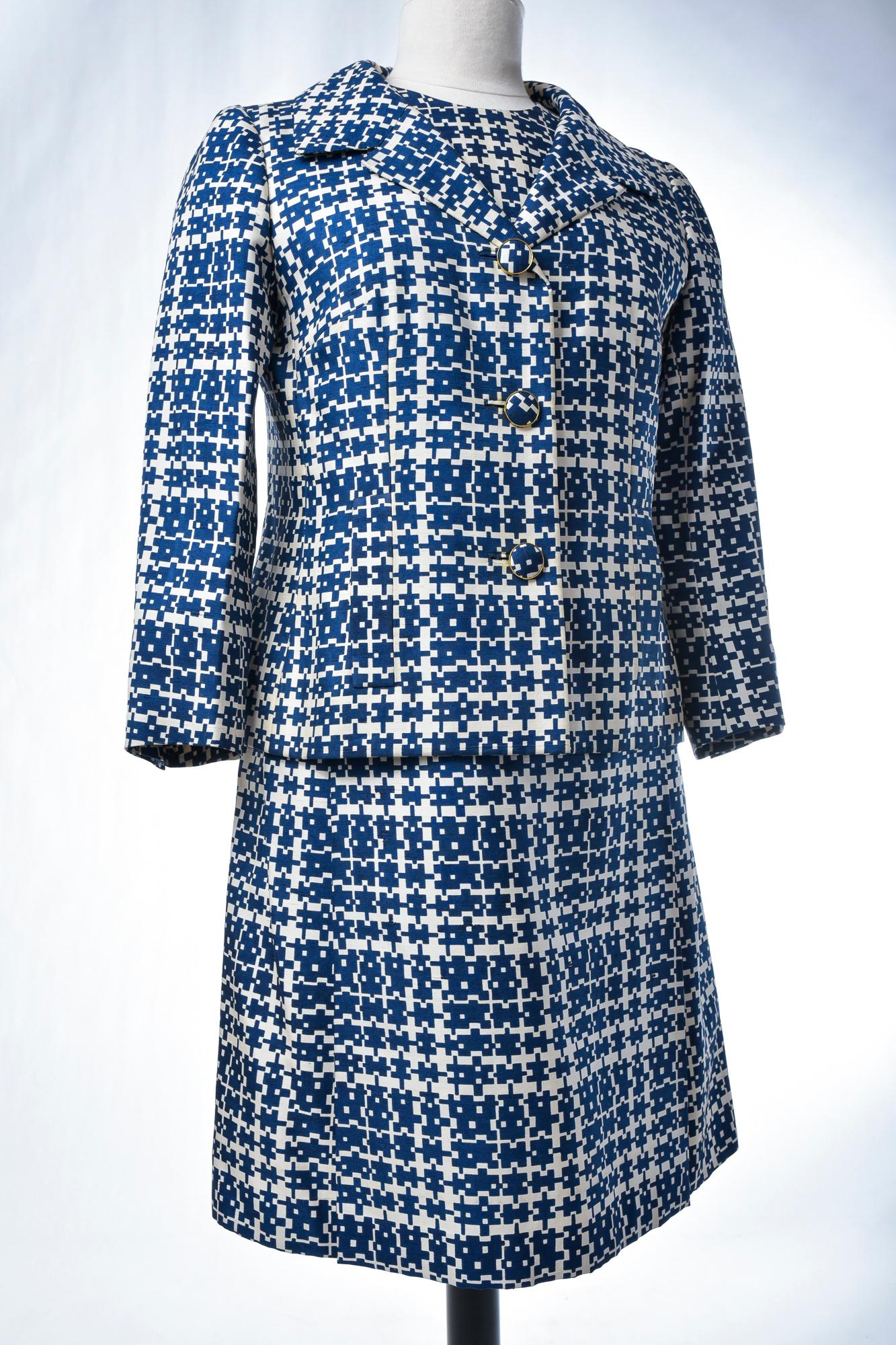 Printed silk suit by Jules-François Crahay for Nina Ricci Circa 1956-1960 For Sale 5