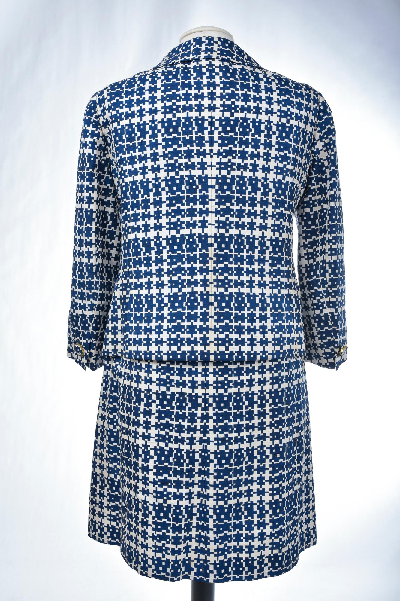 Printed silk suit by Jules-François Crahay for Nina Ricci Circa 1956-1960 For Sale 8