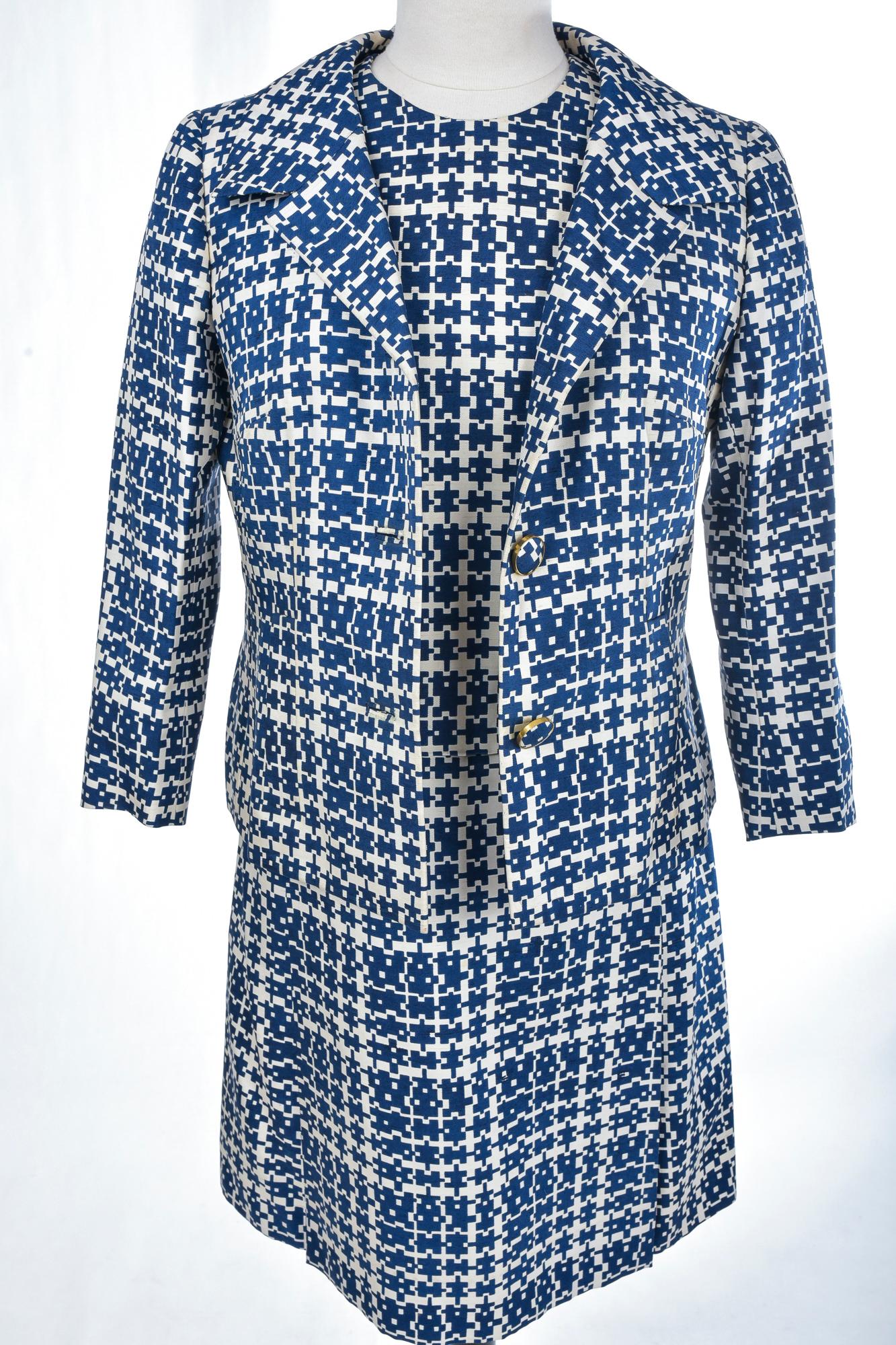 Printed silk suit by Jules-François Crahay for Nina Ricci Circa 1956-1960 For Sale 9