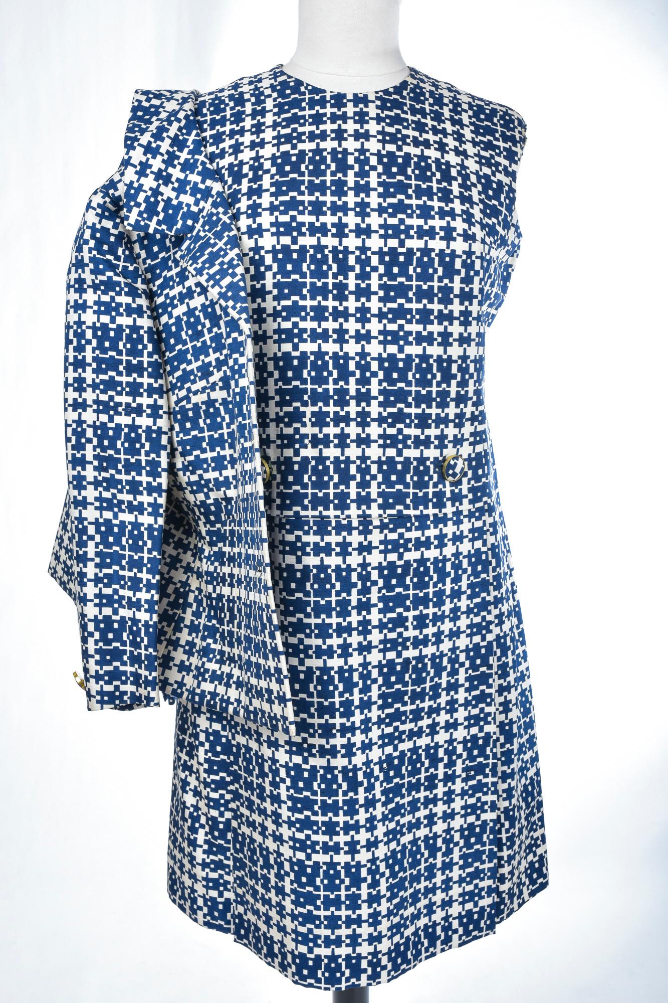 Printed silk suit by Jules-François Crahay for Nina Ricci Circa 1956-1960 For Sale 10