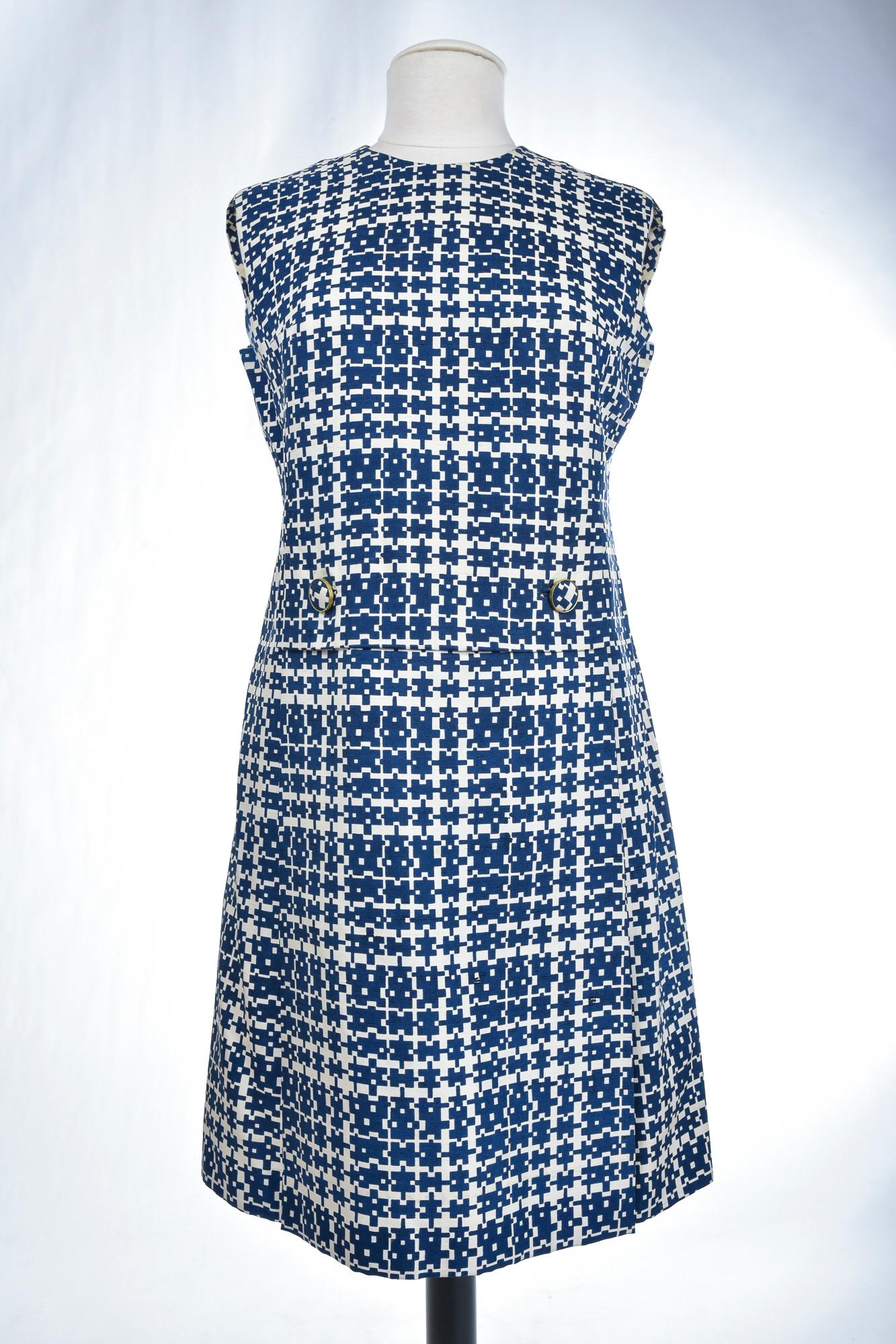 Printed silk suit by Jules-François Crahay for Nina Ricci Circa 1956-1960 For Sale 11