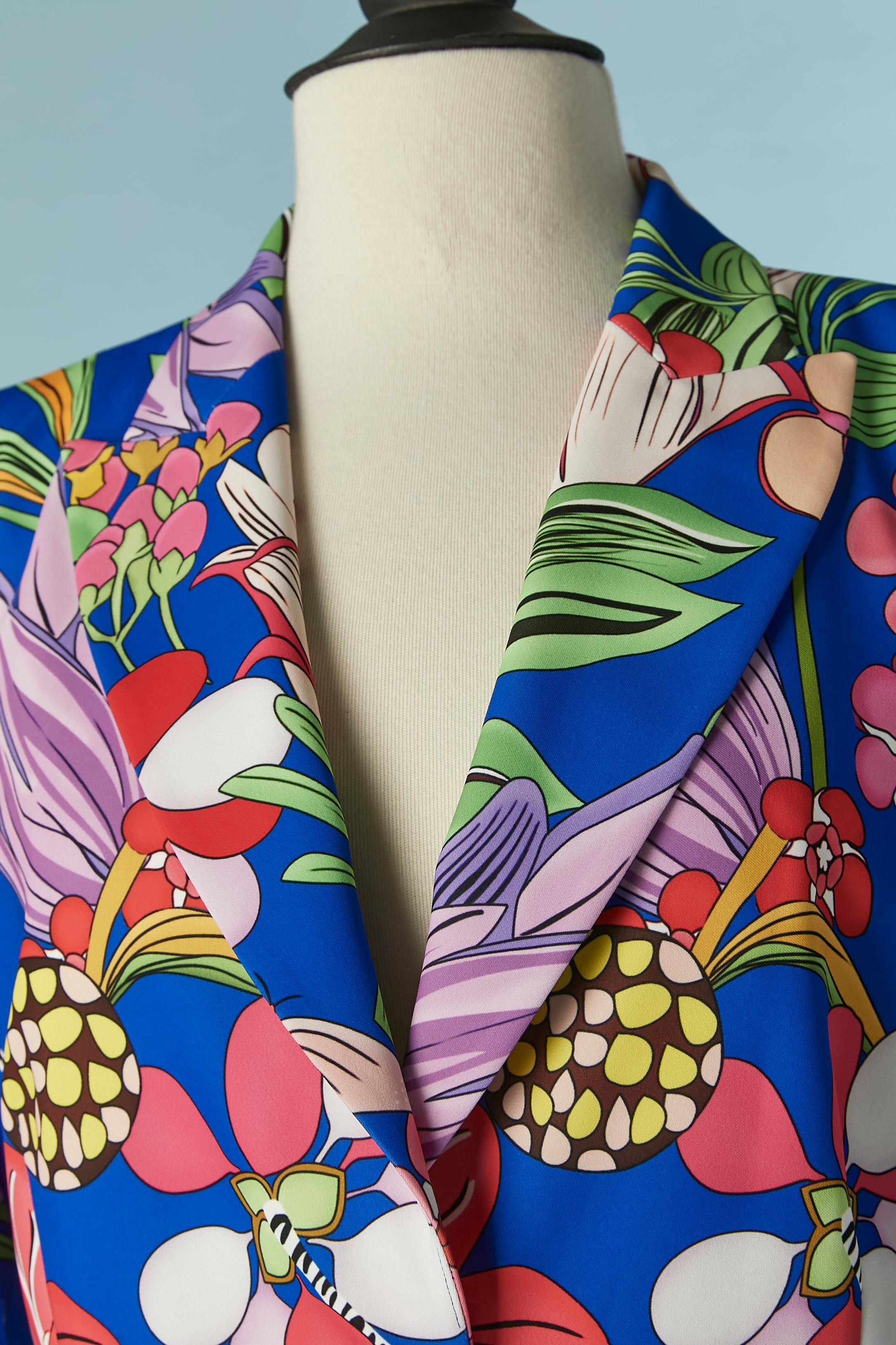 Veste imprimée à simple boutonnage avec motif floral. Tissu principal : 100% polyester. 
Pad d'épaule. Bouton de bijou.
TAILLE 46 (It) 42 (Fr) L 