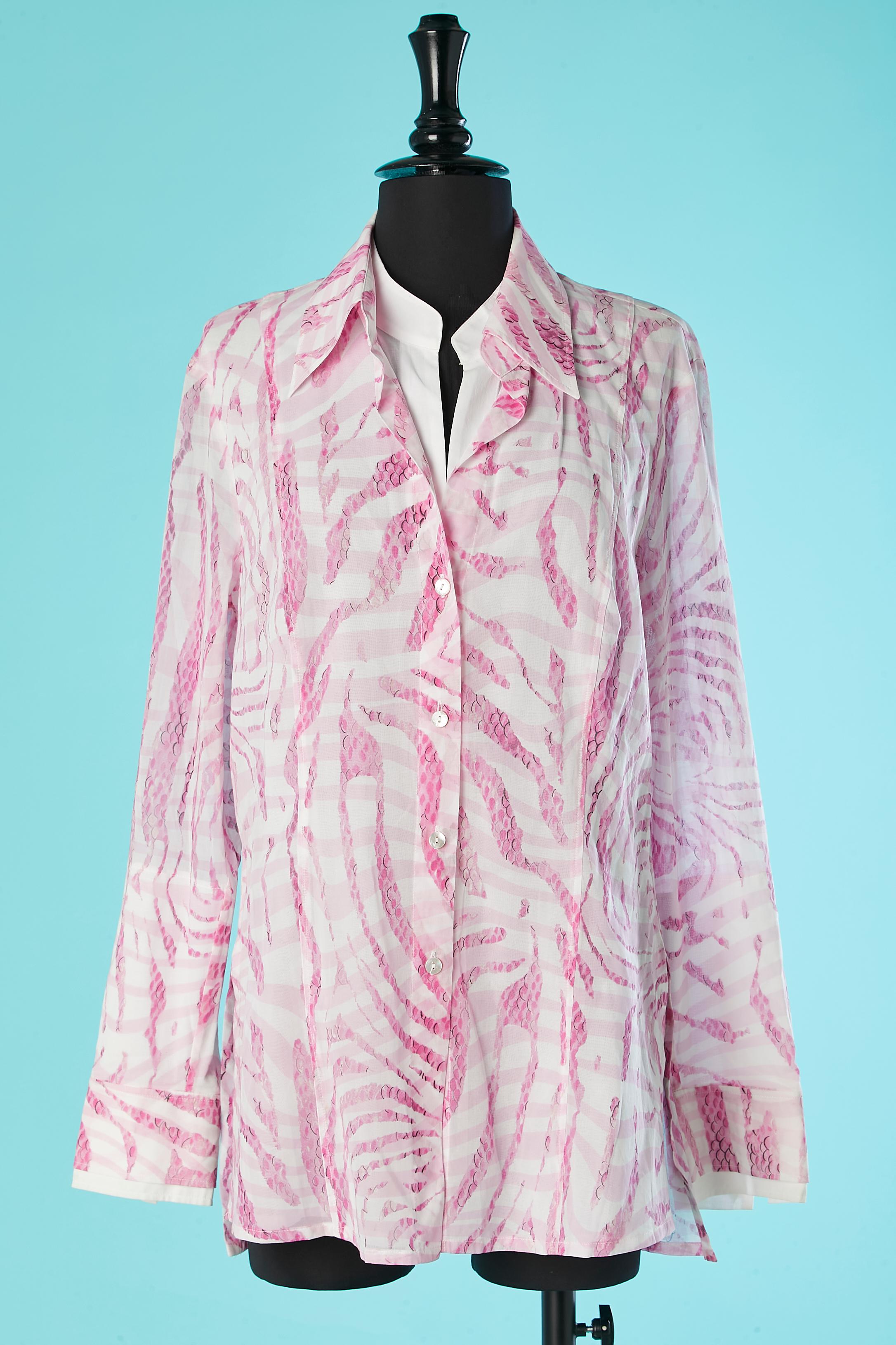 Printed sleeveless trench-coat and double-shirt ensemble Escada  For Sale 3