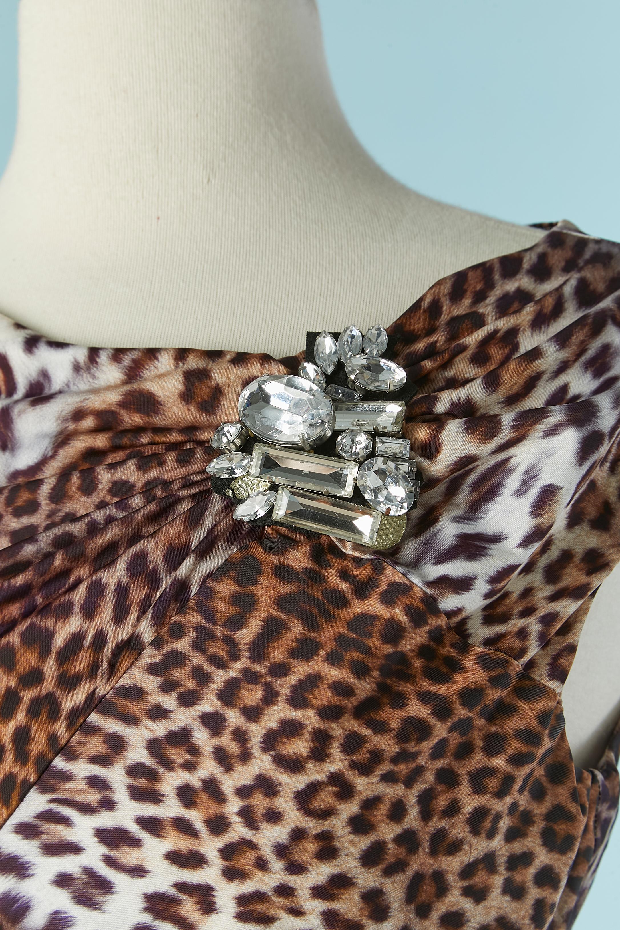 Printed stretch jersey cocktail dress with rhinestone brooch. The fabric composition tag has been cut but looks like lycra. 
Lining in the same fabric on the top part of the dress only. Draped on the right side.
SIZE 42 (It) 38 (Fr) 8 (US) M 