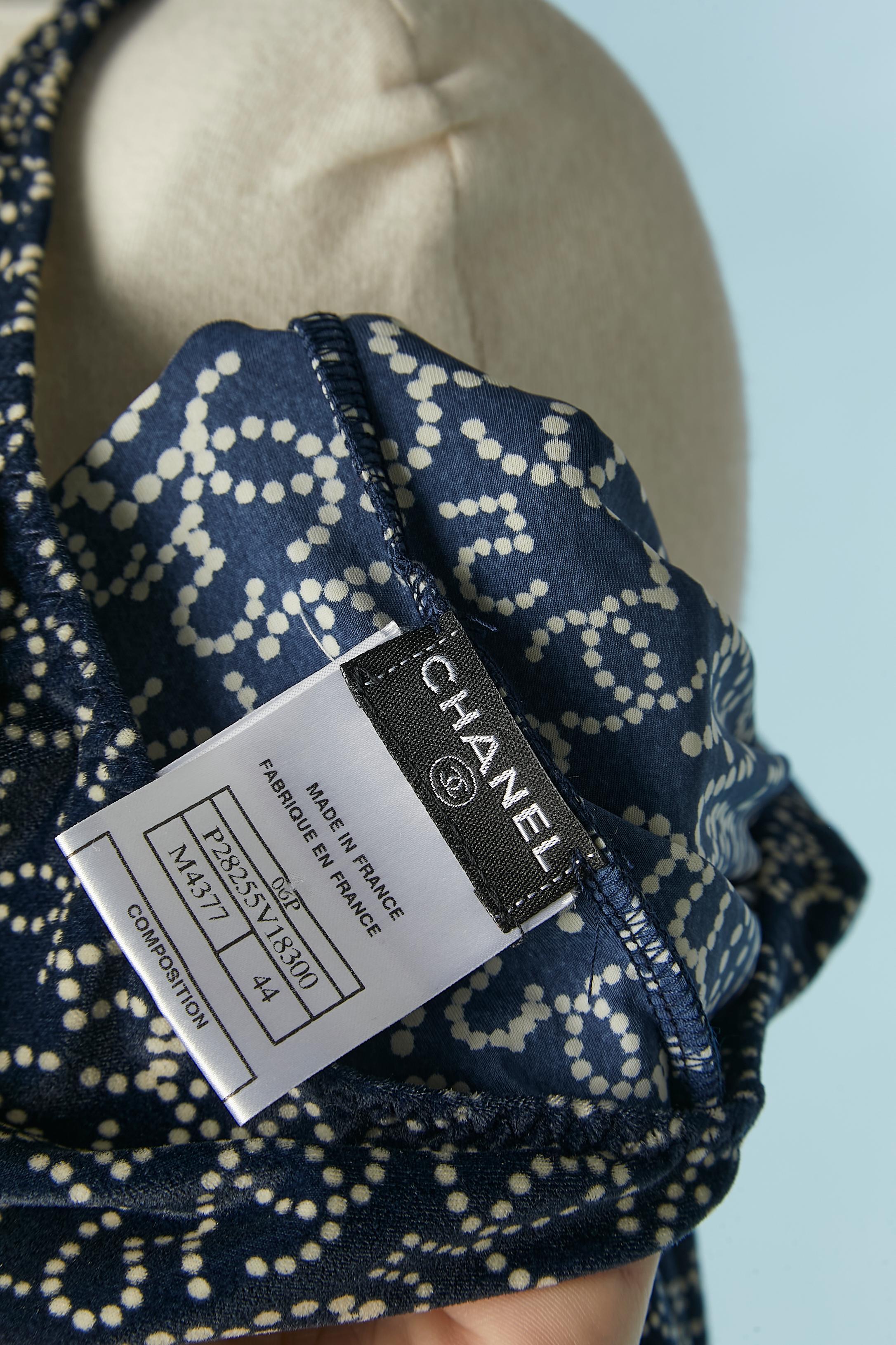 Robe de cocktail en lycra imprimée CHANEL en vente 1