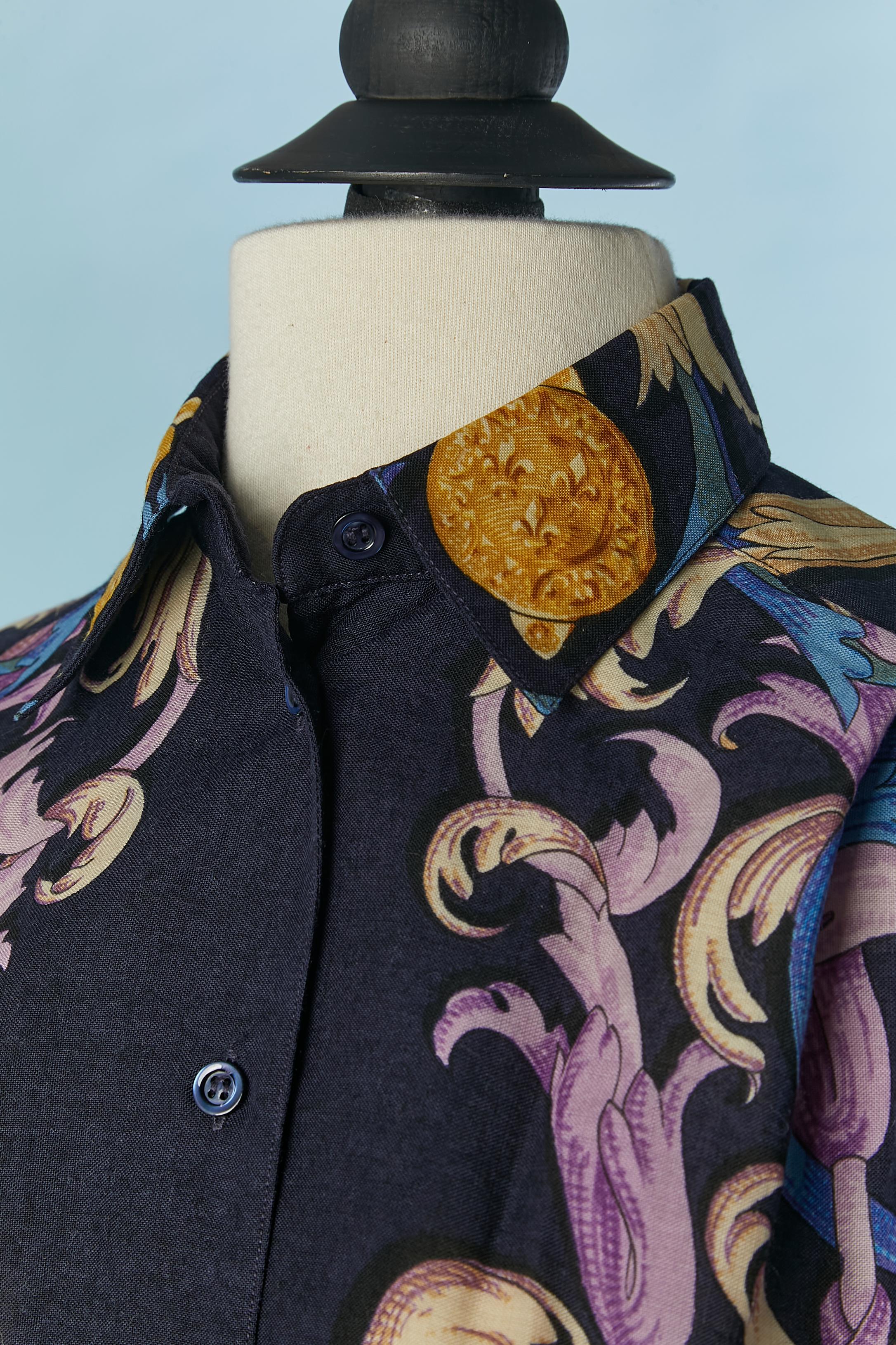 Printed wool shirt with blue Mother-of-shell buttons
SIZE 42 (Fr) 12 (US) L 