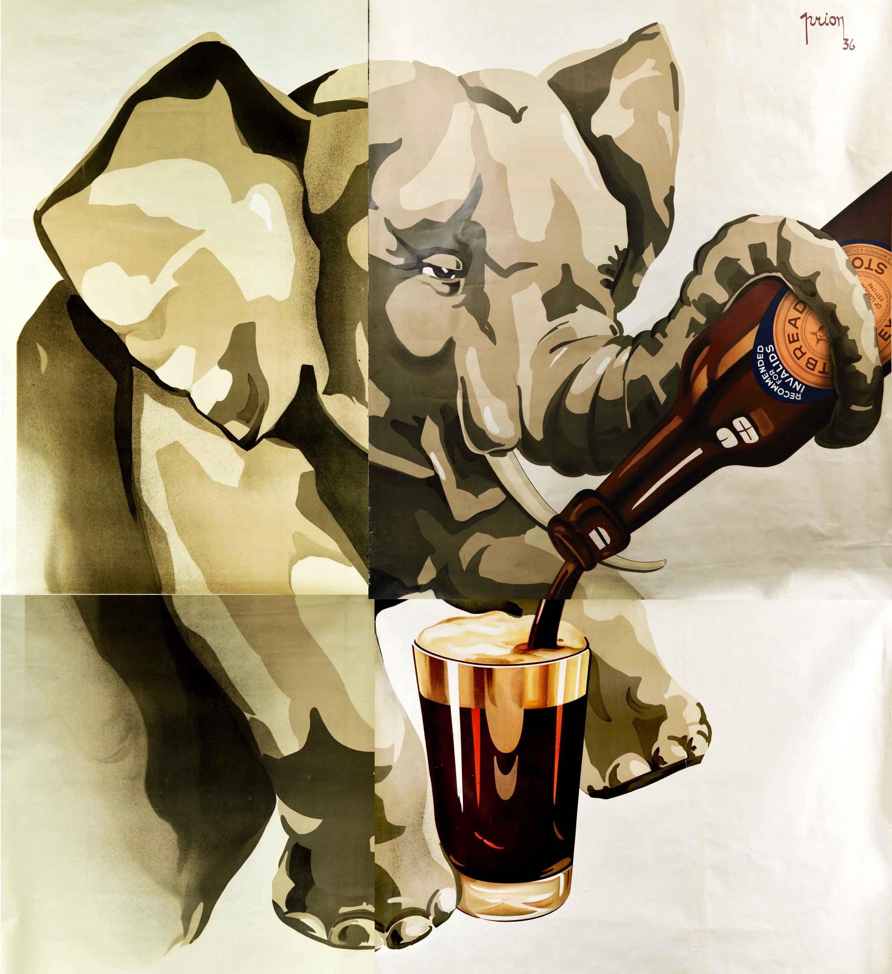 Original-Getränke-Werbeplakat für Whitbread Stout mit einer lustigen Illustration eines jungen Elefanten, der eine Whitbread Stout-Flasche in seinem Rüssel hält und das Bier in ein Pint-Glas gießt. Darunter steht in grüner und schwarzer Schrift in