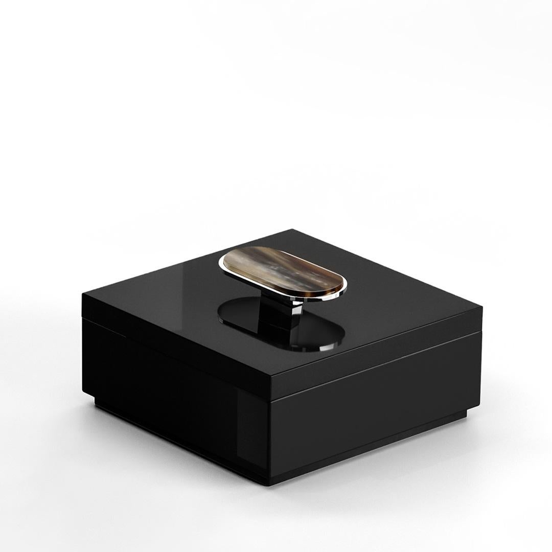 Hand-Crafted Priora Box in glossy black lacquer with detail in Corno Italiano, Mod. 2411 For Sale