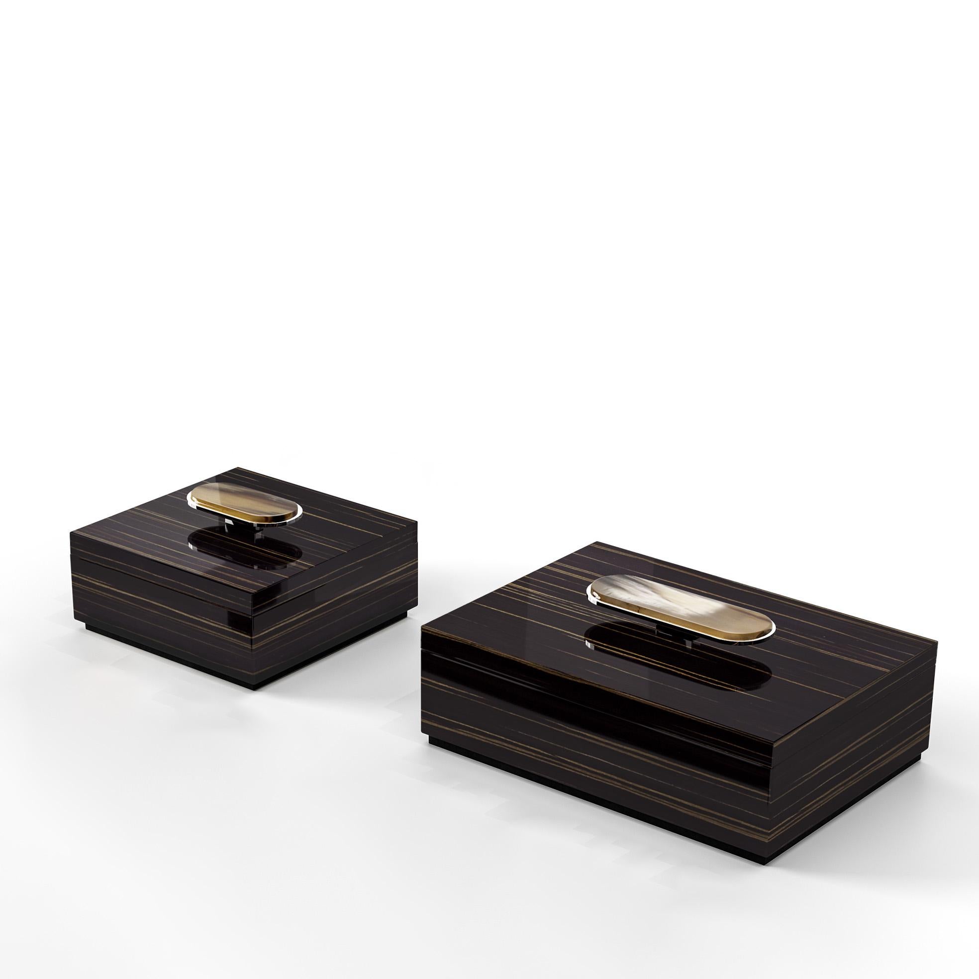 Hand-Crafted Priora Box in glossy ebony with detail in Corno Italiano, Mod. 2409 For Sale