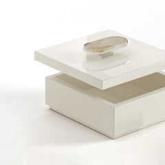 Priora Box in glossy ivory lacquer with detail in Corno Italiano, Mod. 2404