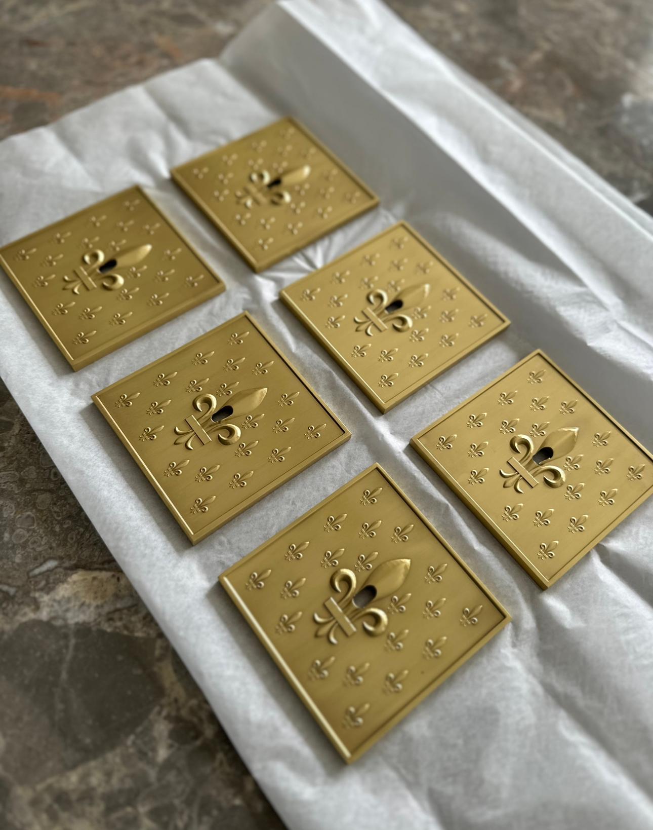 Louis XIV Switch US/UK/EU Collection Versailles Fleur de Lys by Jérôme Bugara For Sale