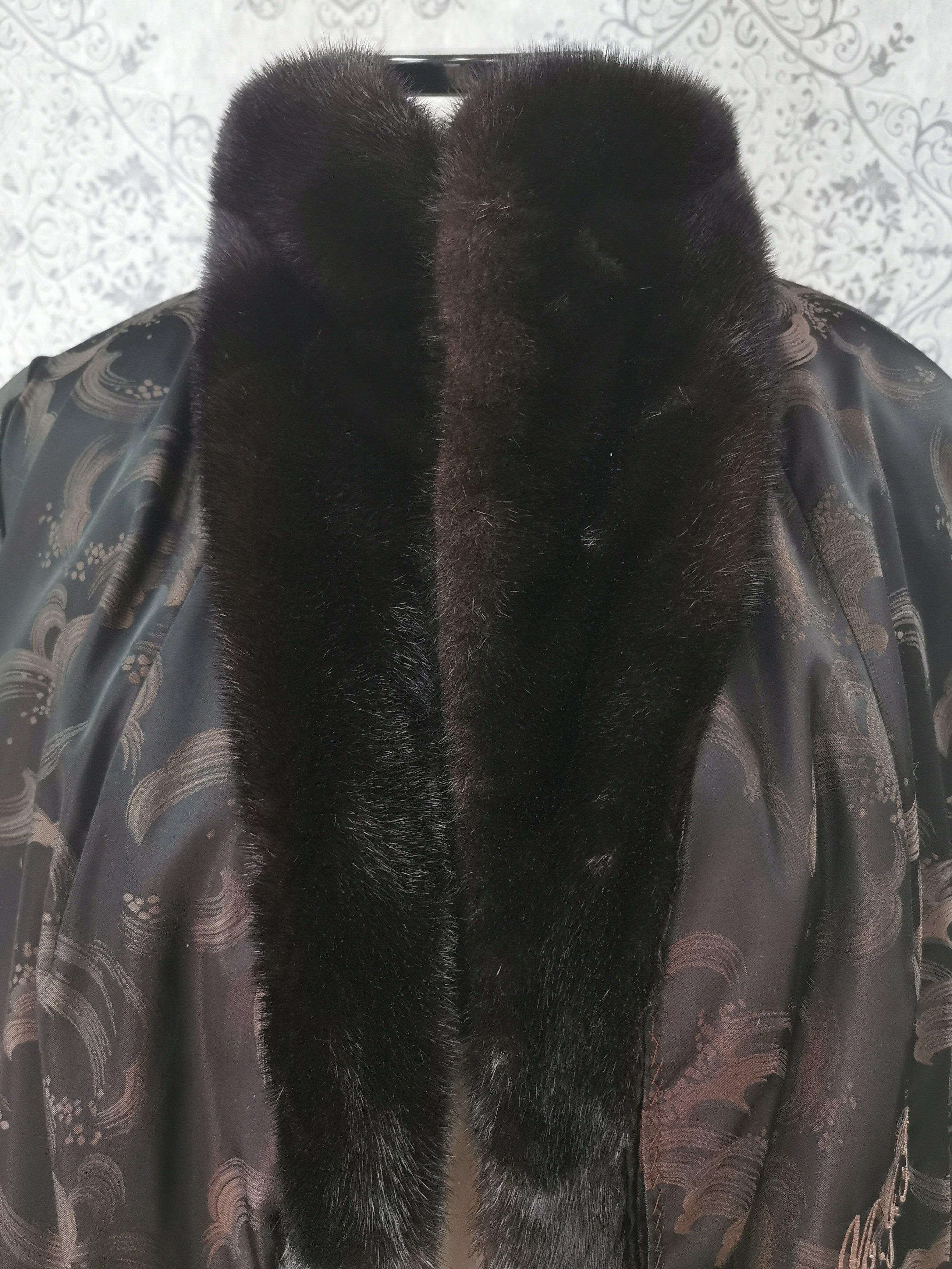 Manteau en fourrure de vison neuf (taille 16-L) en vente 3